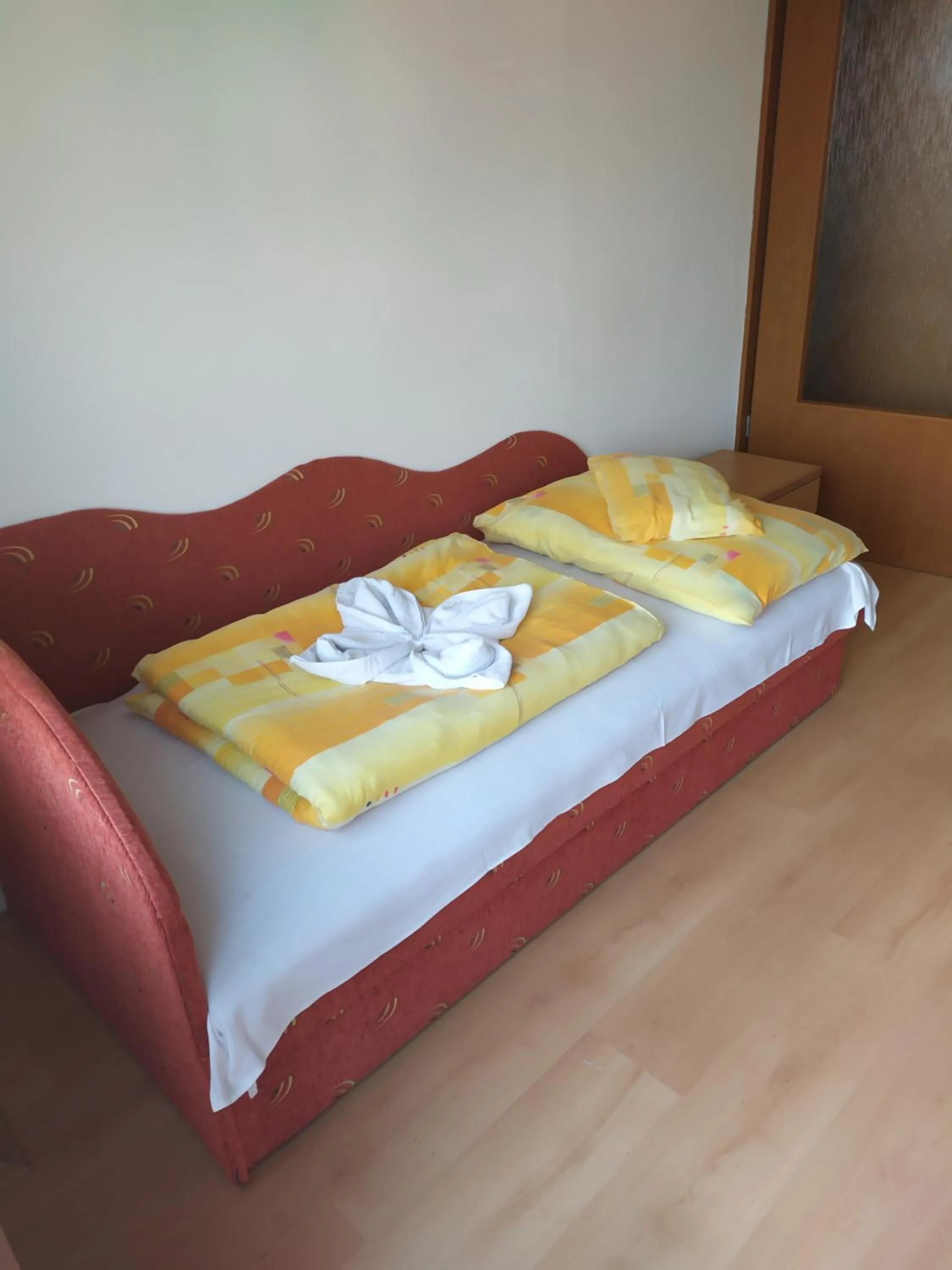 Living room, Bed in Bianka Apartmanház