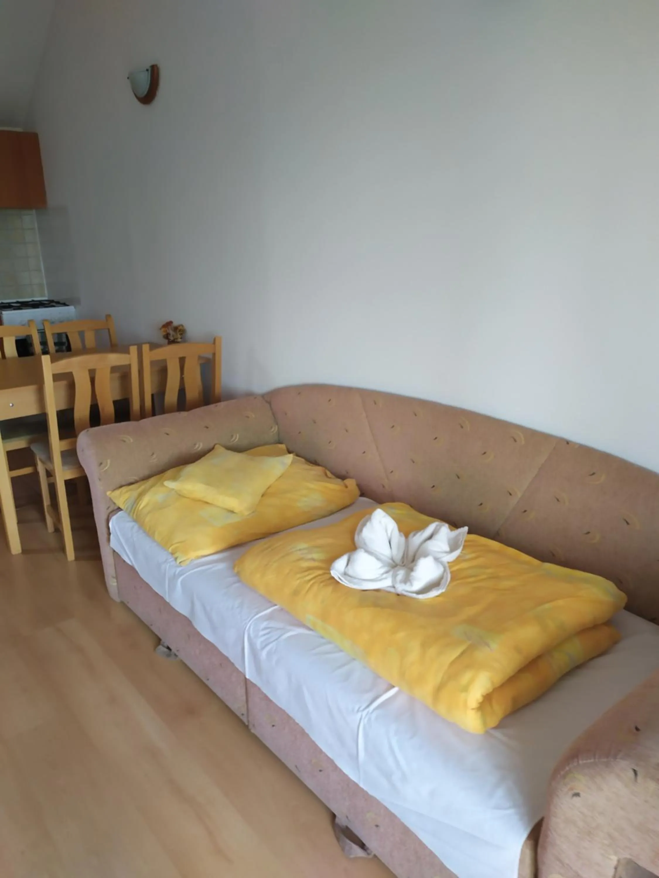 Living room, Bed in Bianka Apartmanház