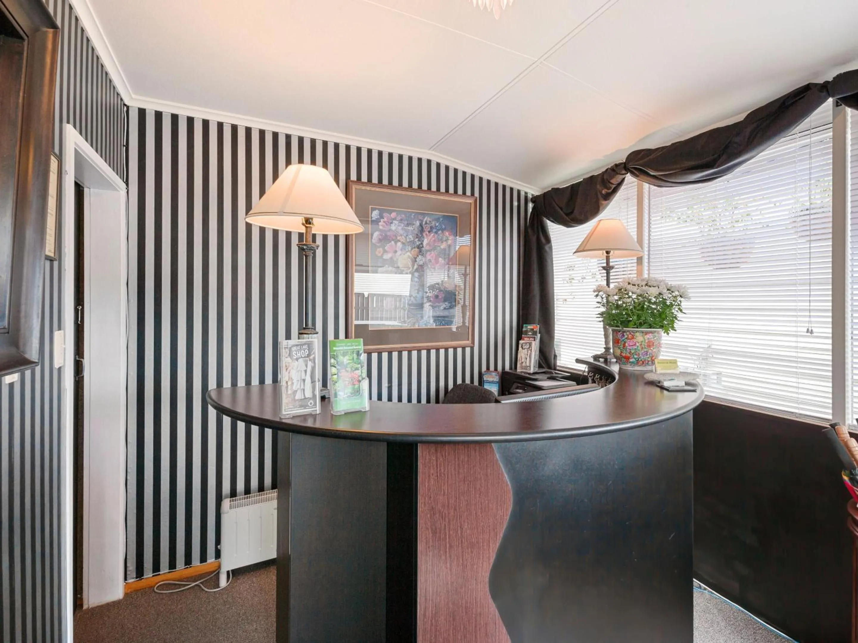 Lobby or reception in Dunrovin Motel