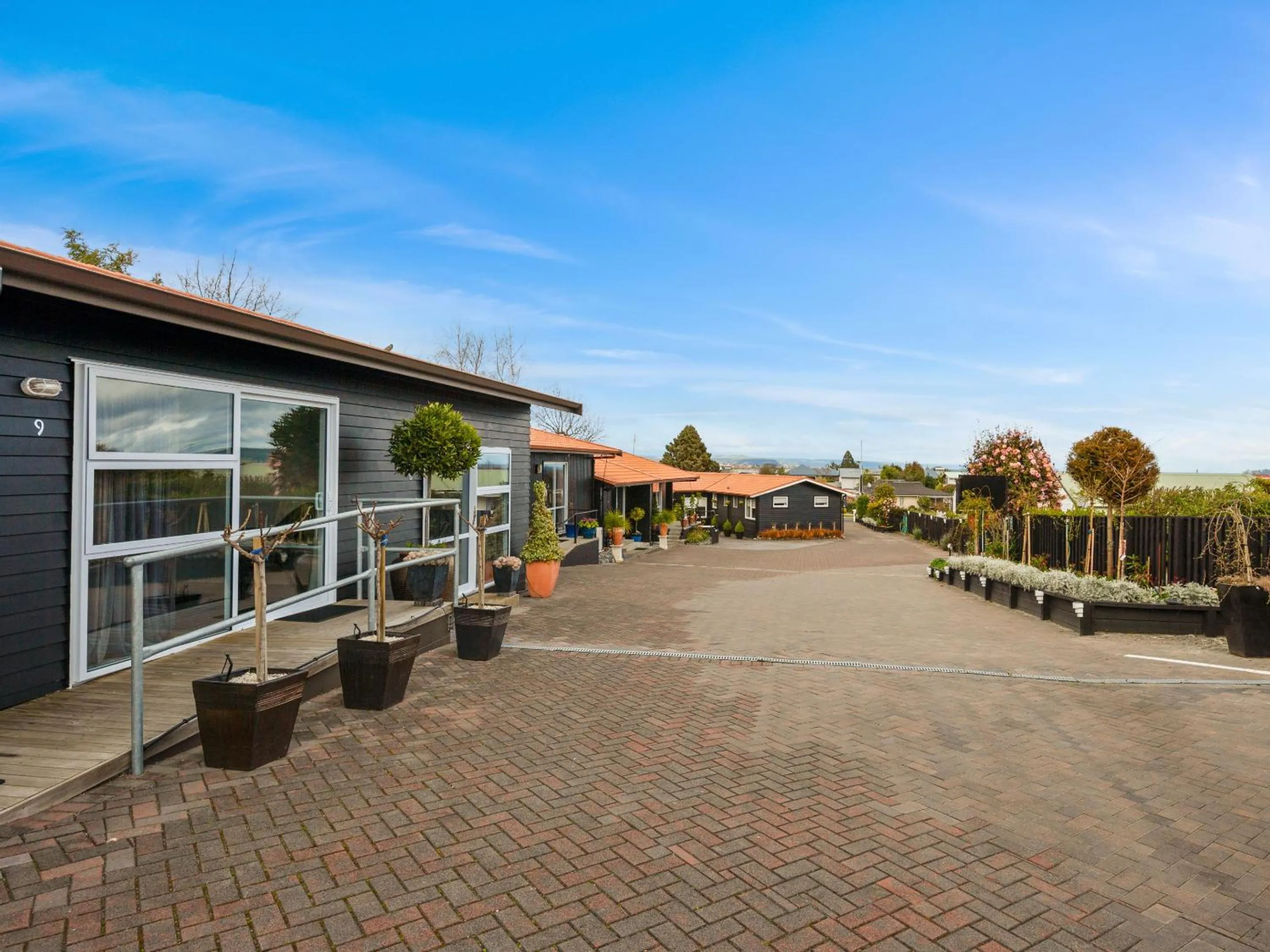 Property building in Dunrovin Motel