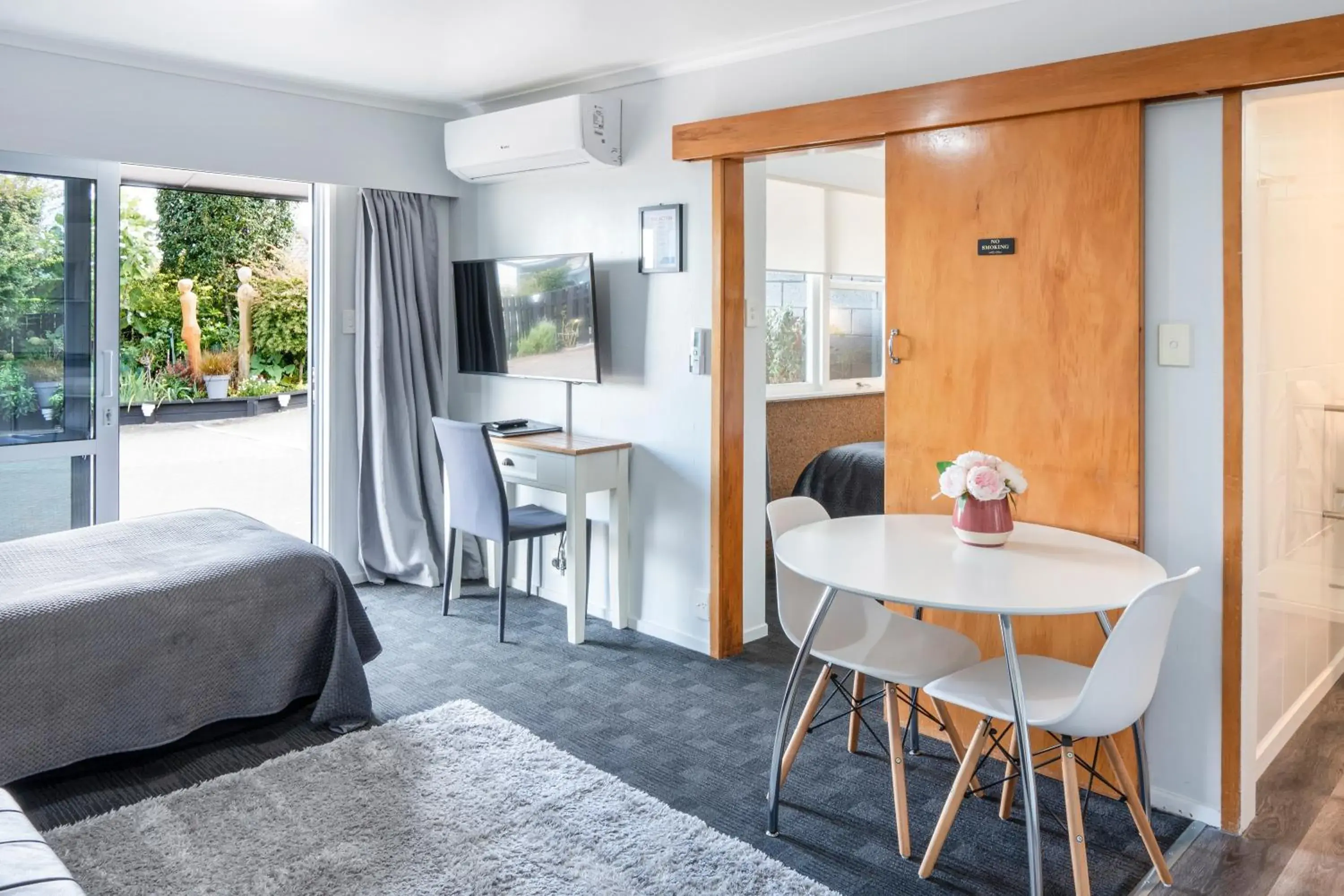 One Bedroom Unit (3 guests) in Dunrovin Motel One Bedroom Unit (3 guests) in Dunrovin Motel