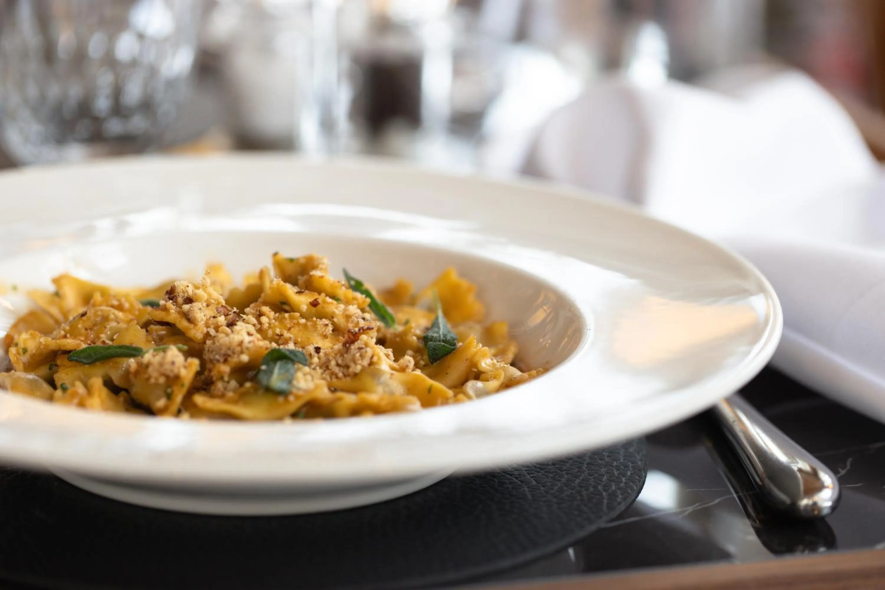 Food and drinks in Hotel Adula