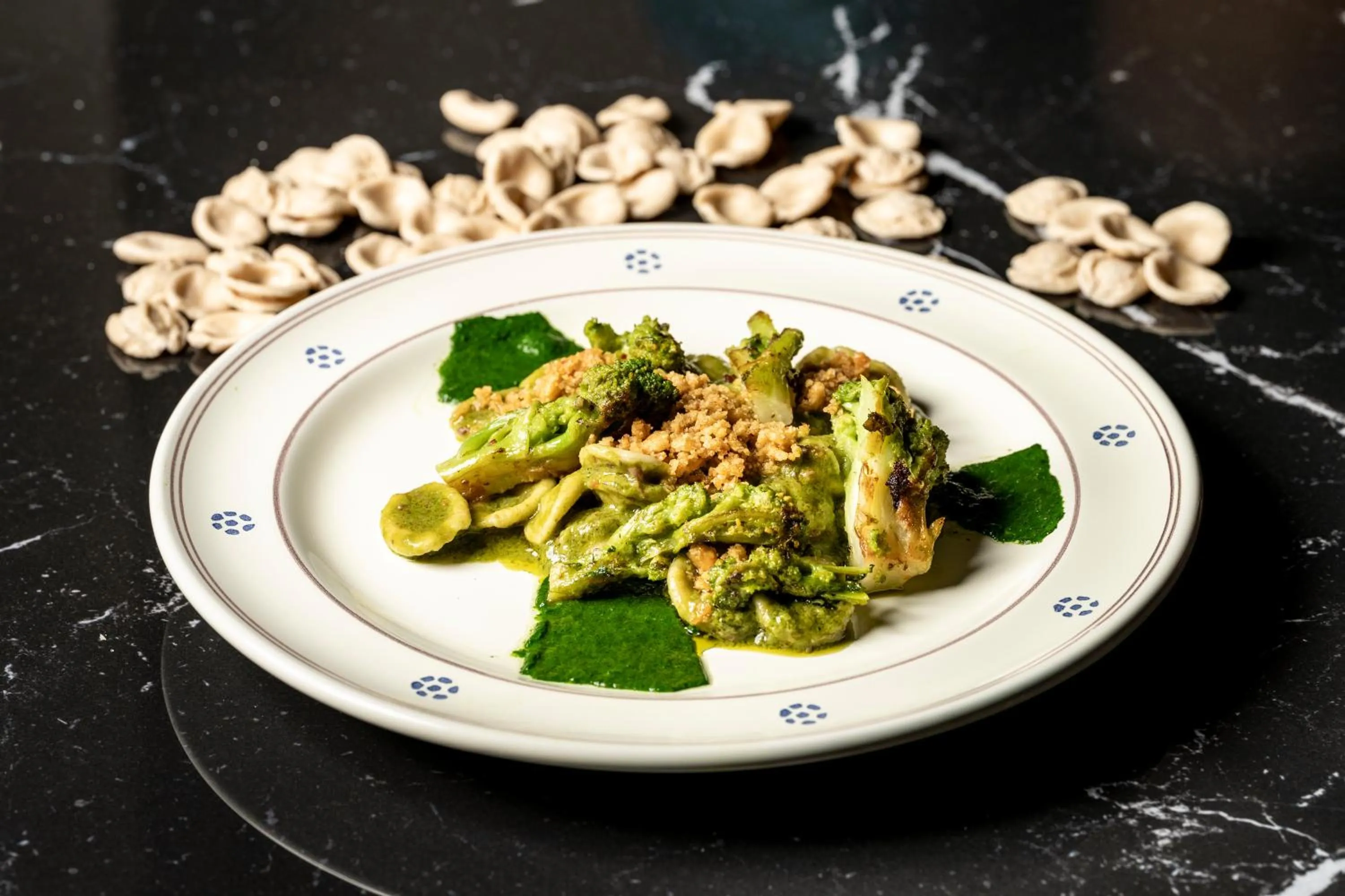 Restaurant/places to eat in Hotel Adula