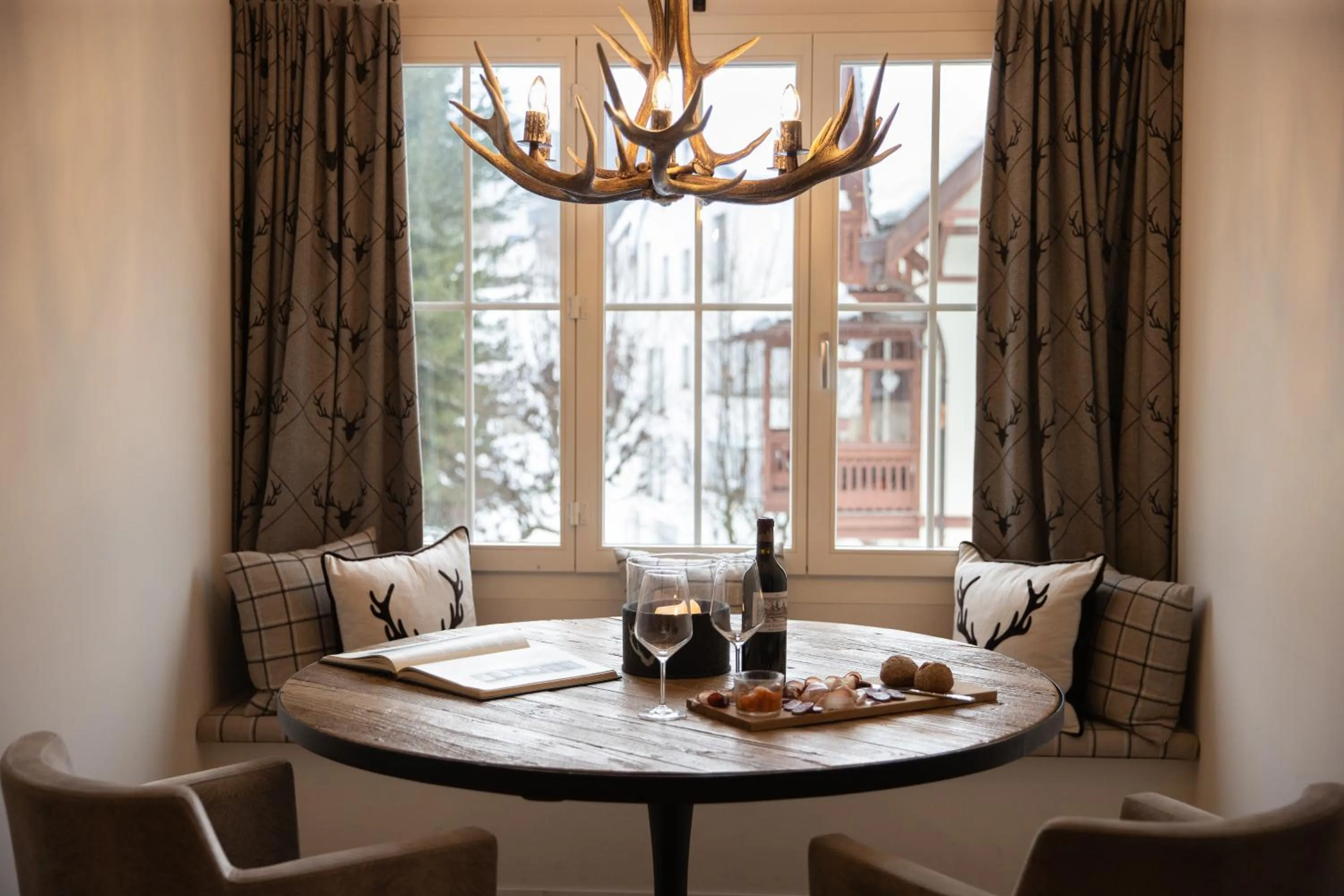 Seating area in Hotel Adula