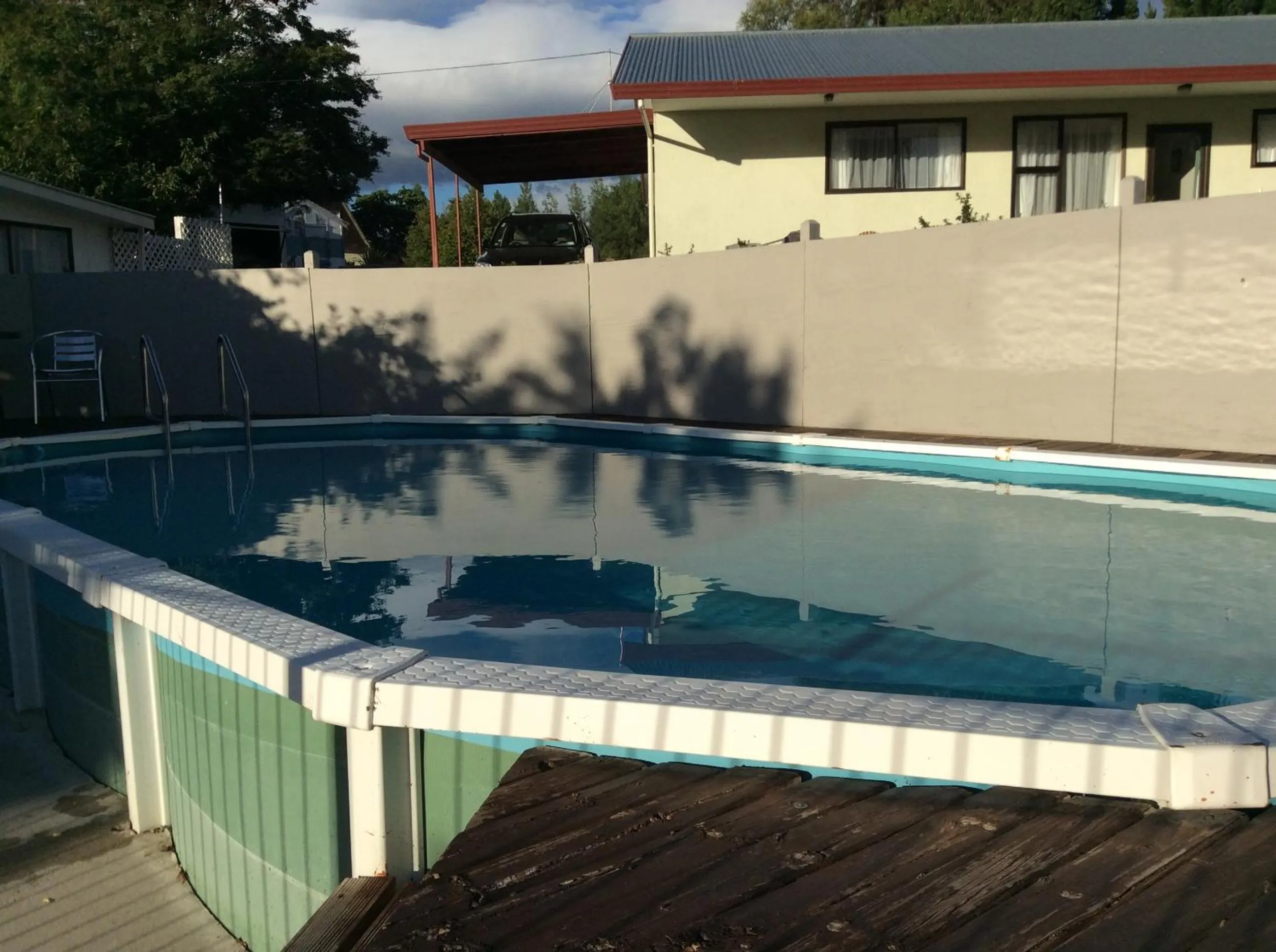 Swimming pool in Alexandra Garden Court Motel