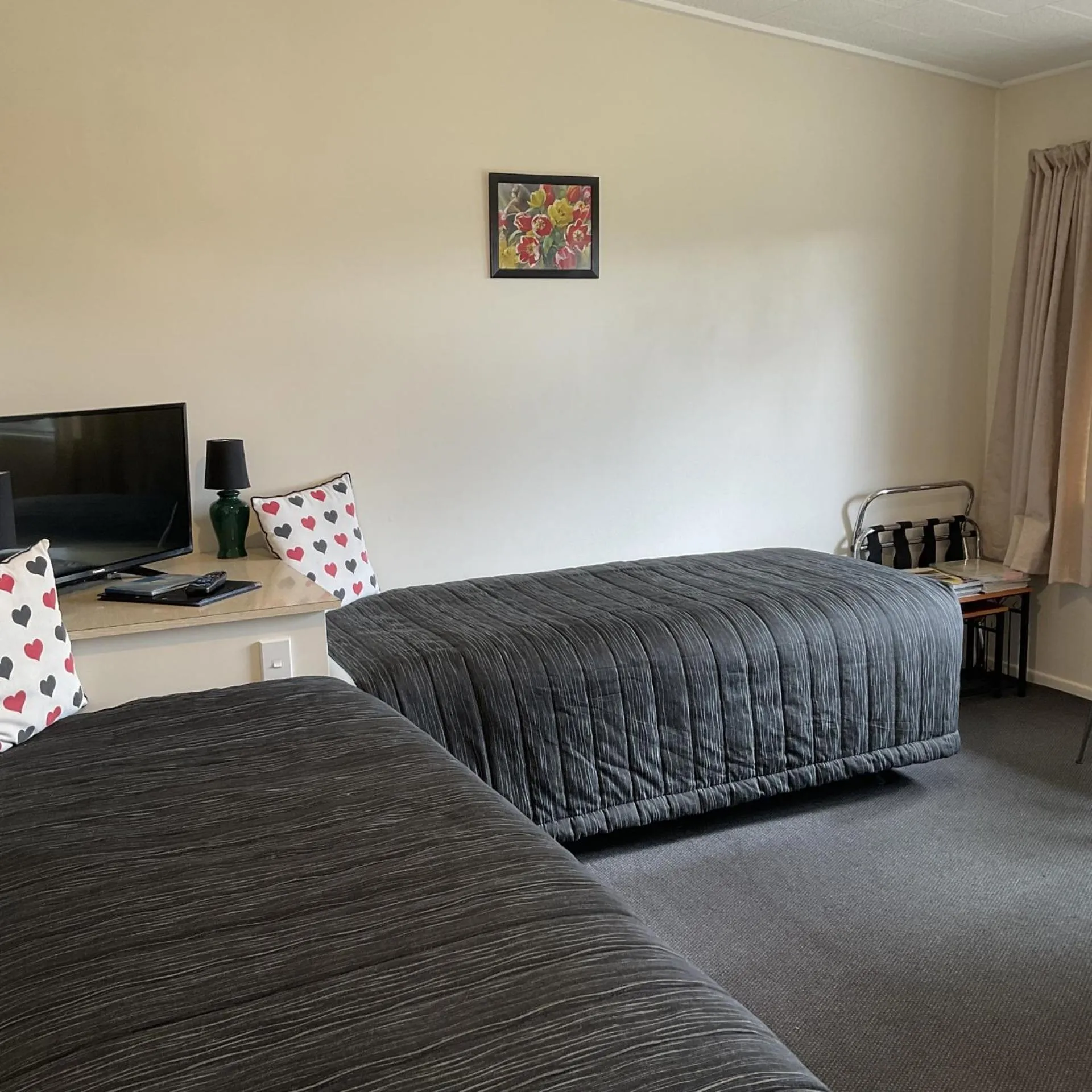 Bed in Alexandra Garden Court Motel