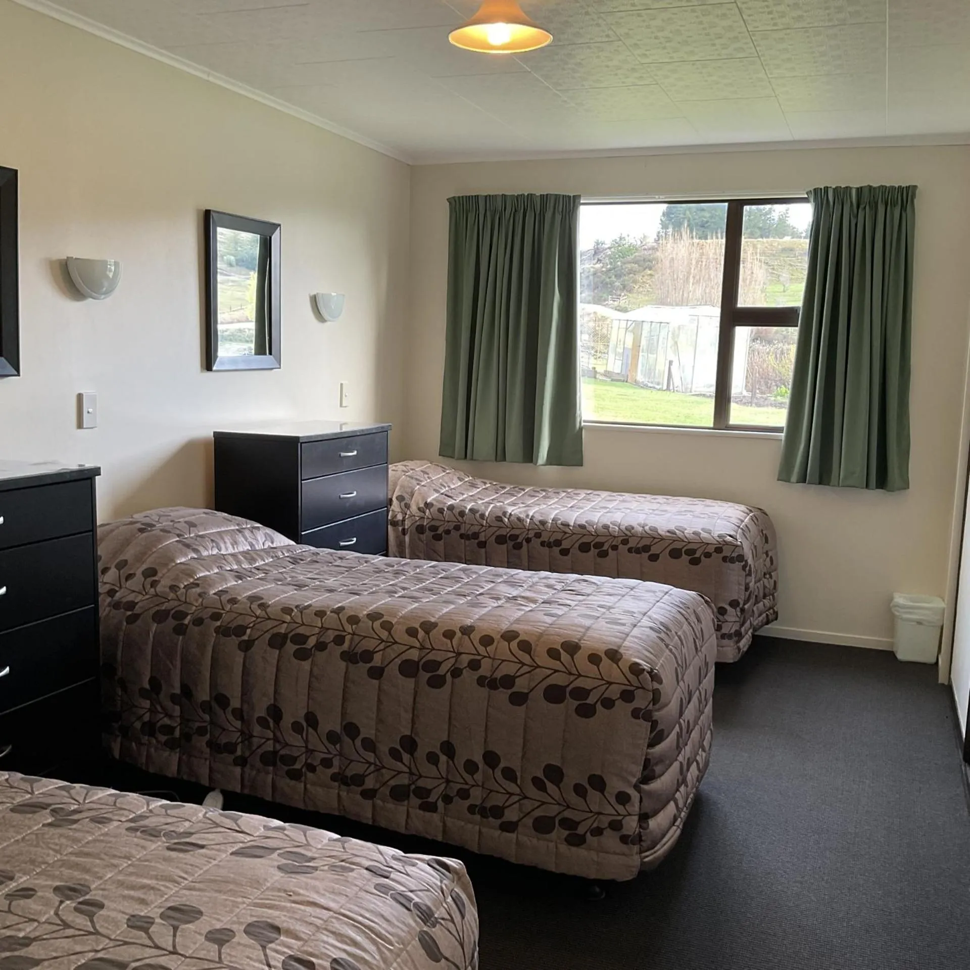 Bed in Alexandra Garden Court Motel