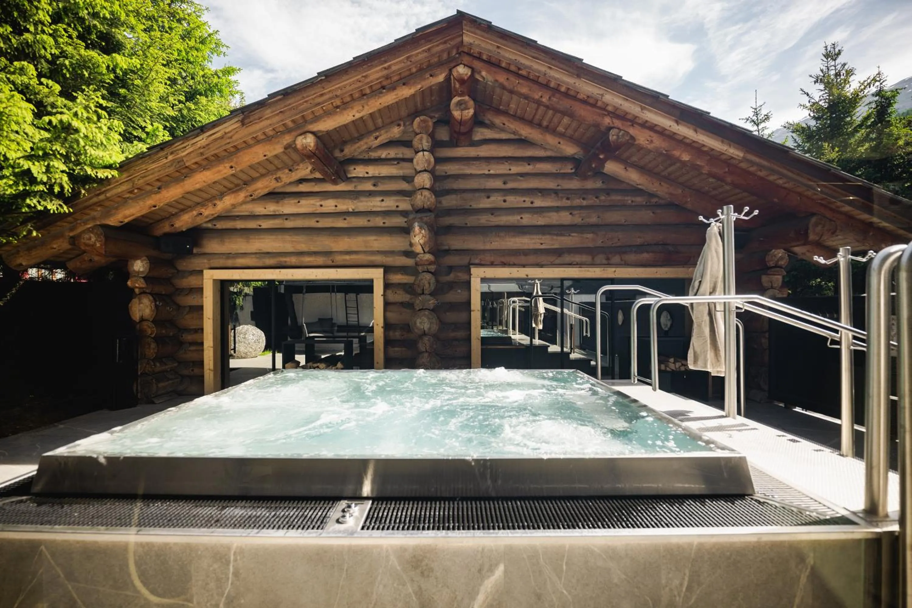 Hot Tub in Wellness Hotel Alpenhof