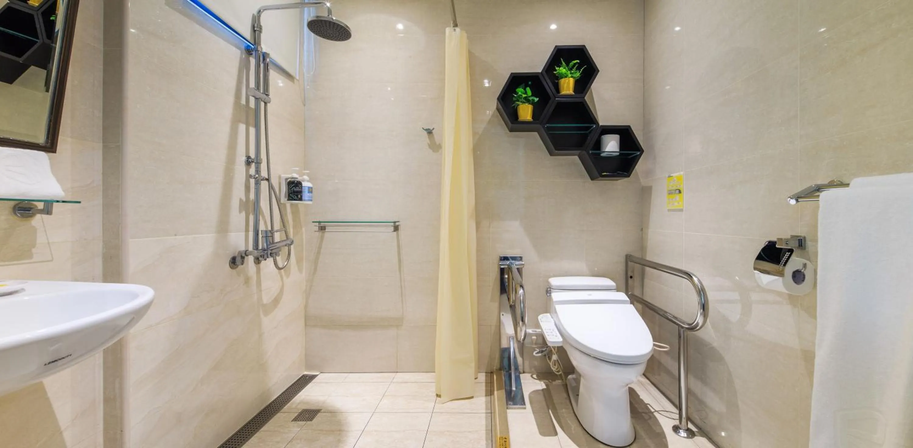 Bathroom in Bee House by Cosmos Creation - Taipei Main Station