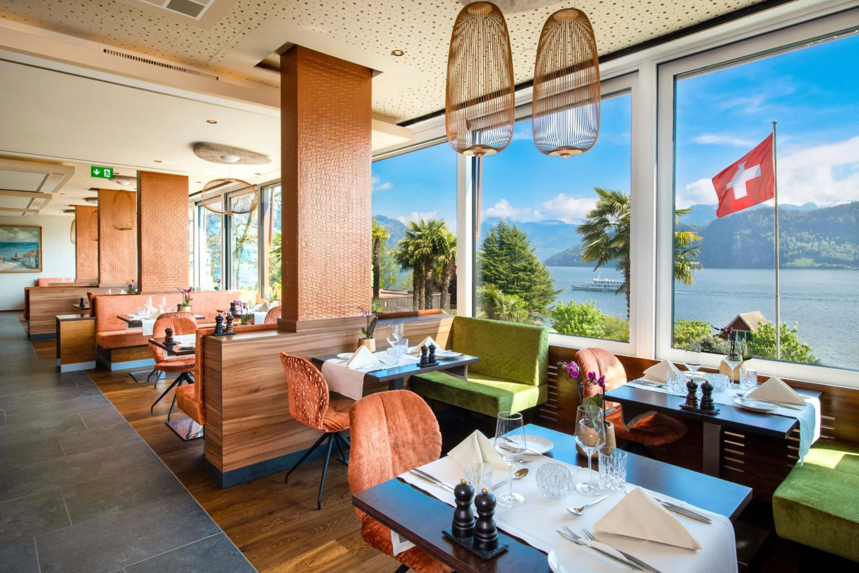 Restaurant/places to eat in Hotel Alexander