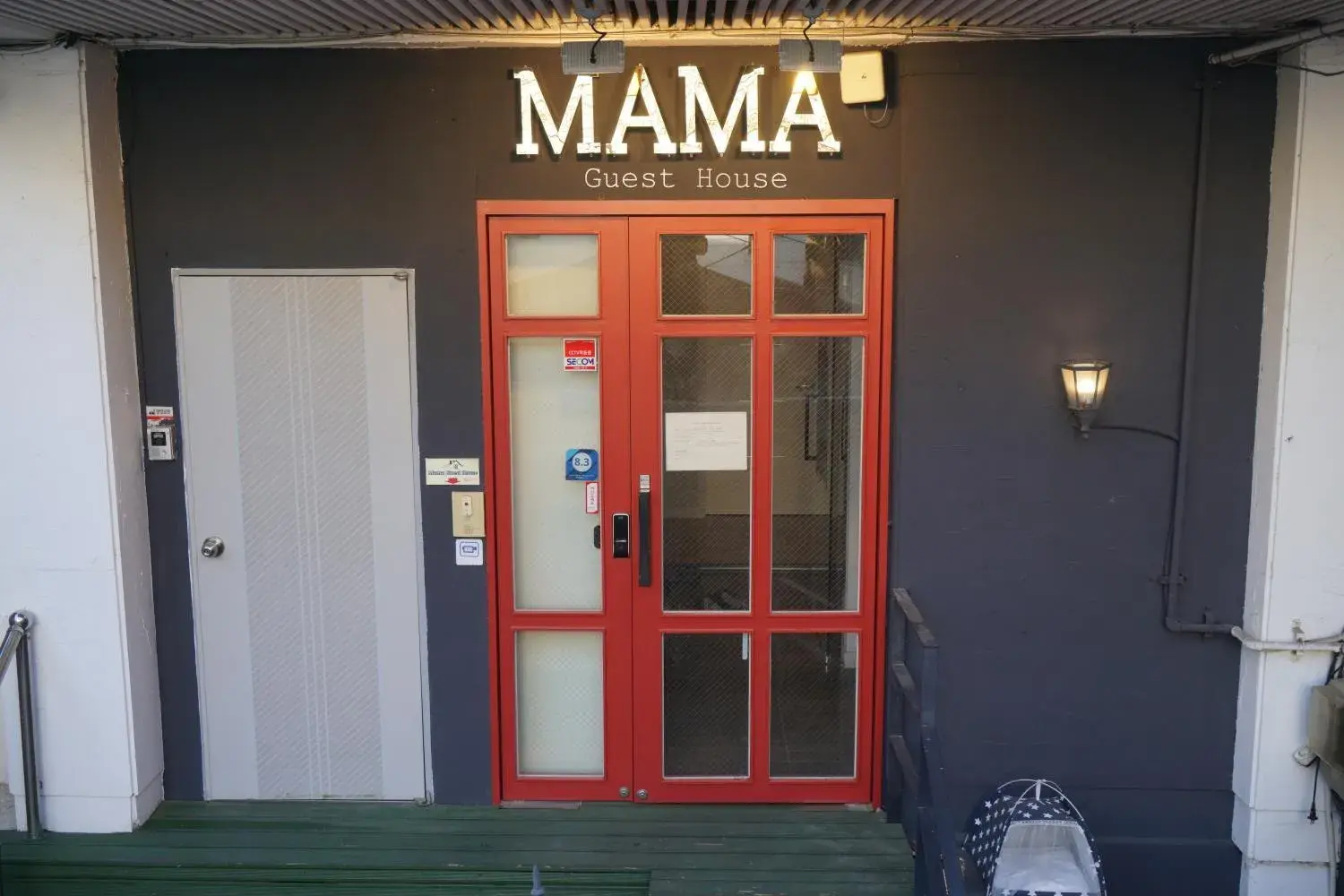 Facade/entrance in Mama Guesthouse Myeongdong Facade/entrance in Mama Guesthouse Myeongdong