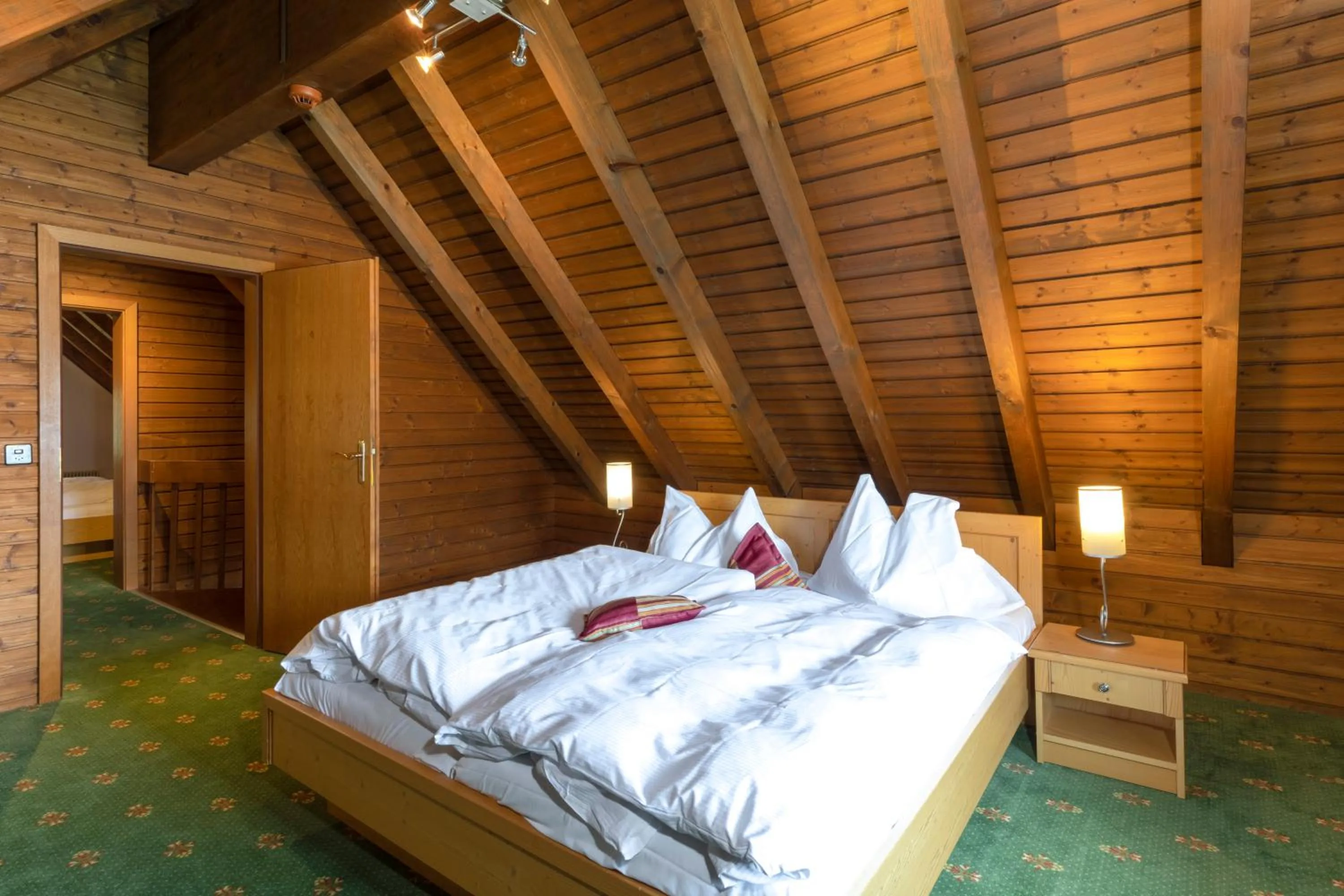 Bedroom, Bed in See & Wellnesshotel Gerbi