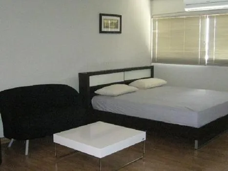 Bed in DMK Don Mueang Airport Guest House