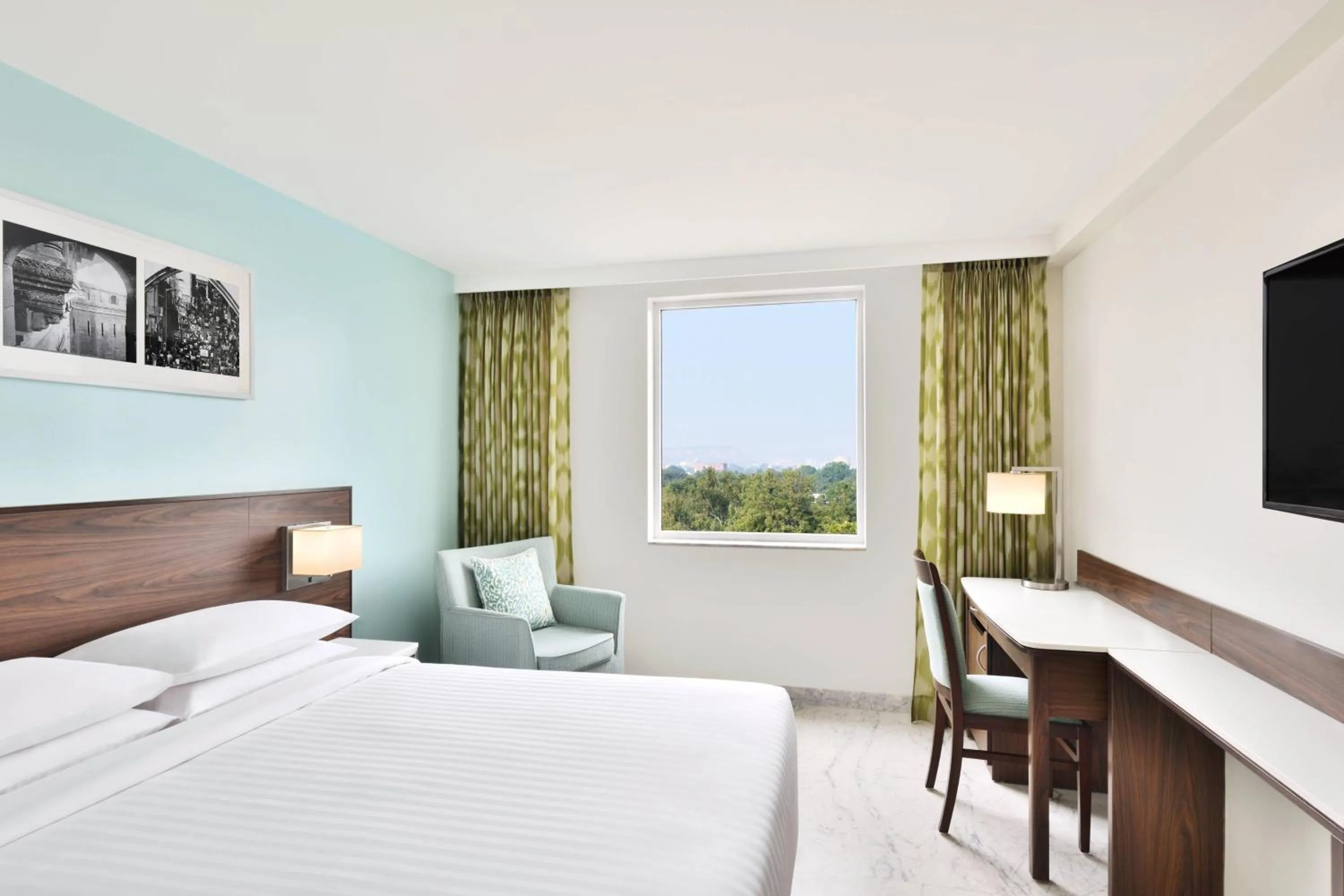 Photo of the whole room, Bed in Fairfield by Marriott Pune Kharadi