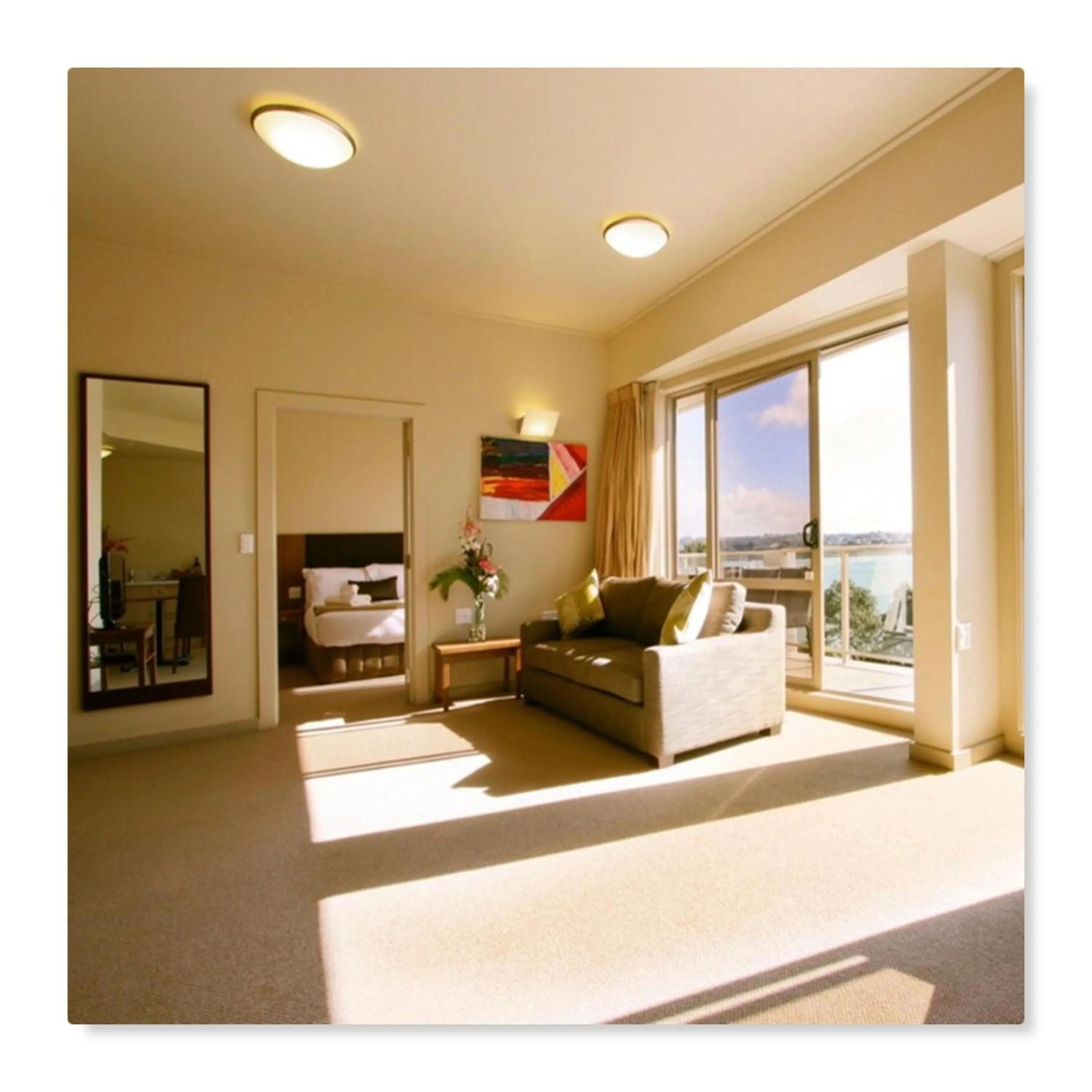 Living room in Ocean Breeze Hotel