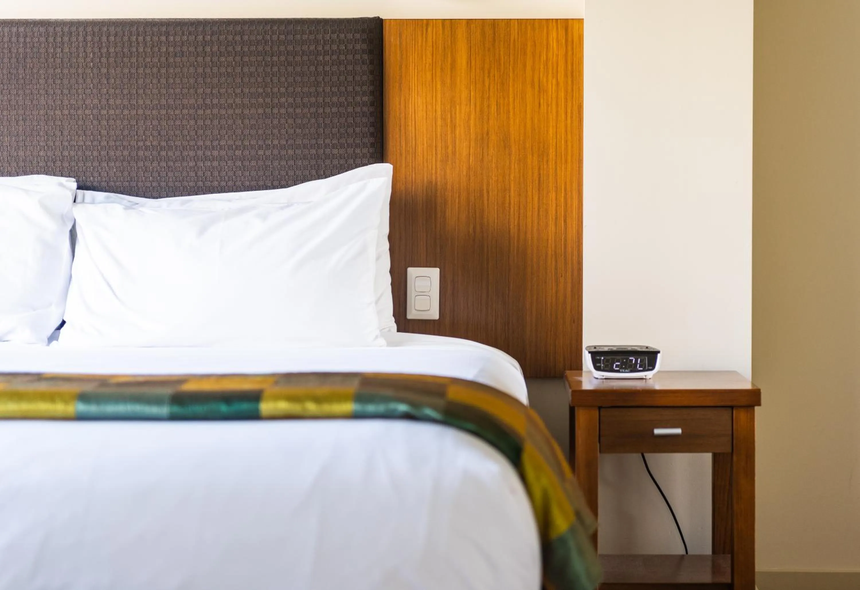 Bedroom, Bed in Ocean Breeze Hotel