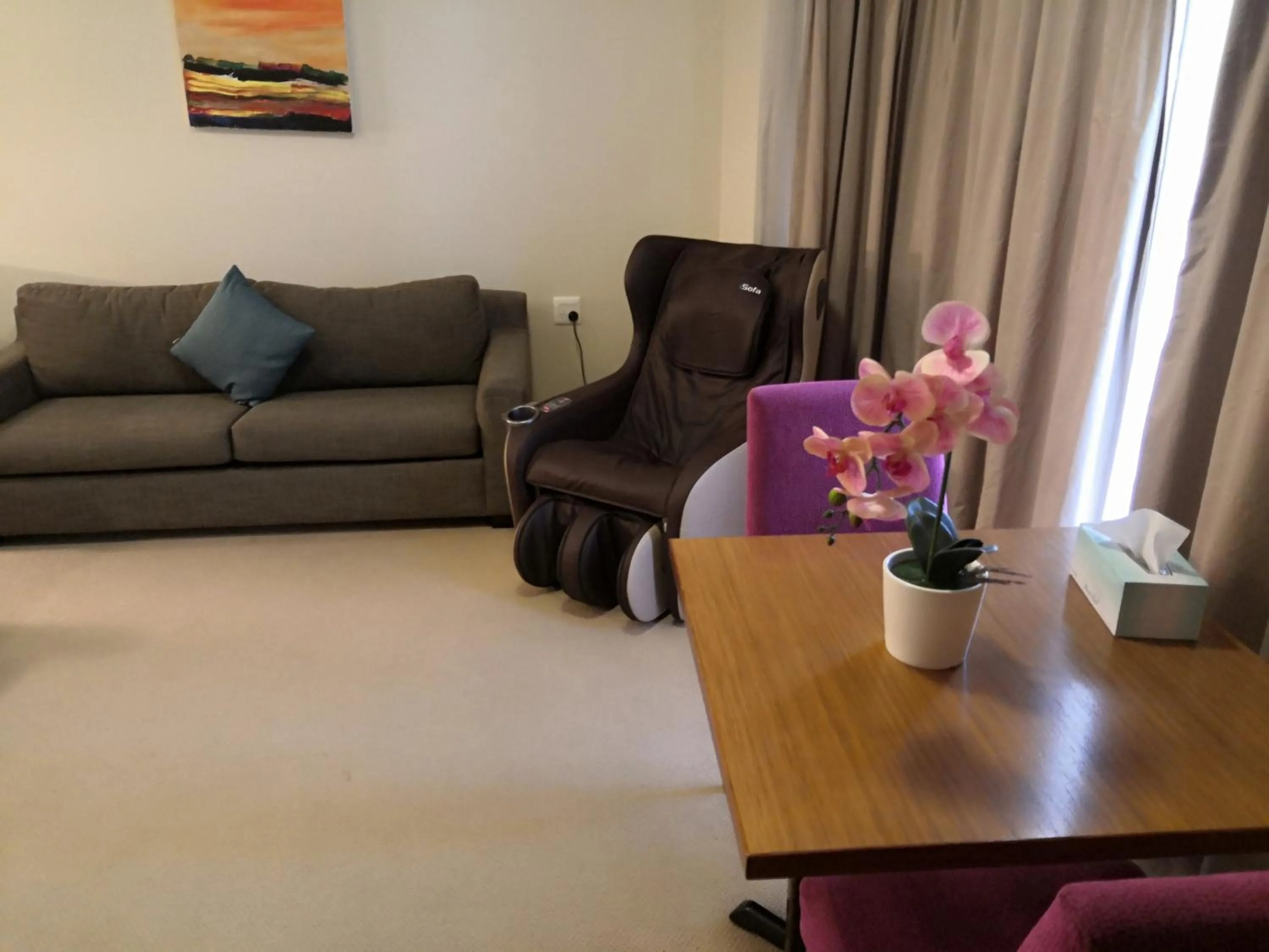 Living room in Ocean Breeze Hotel