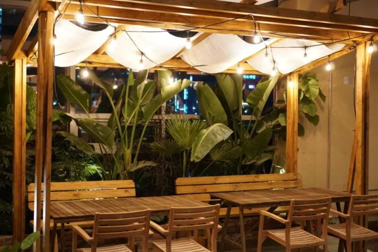 Restaurant/places to eat in Staz Hotel Premier Dongtan