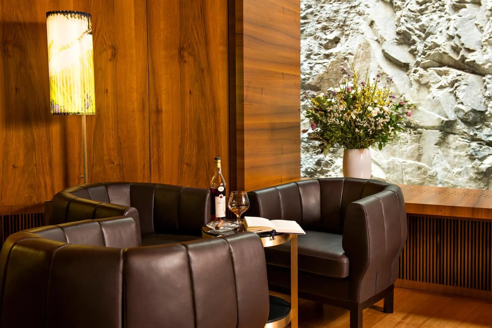 Lounge or bar in Hotel Waldhaus Sils