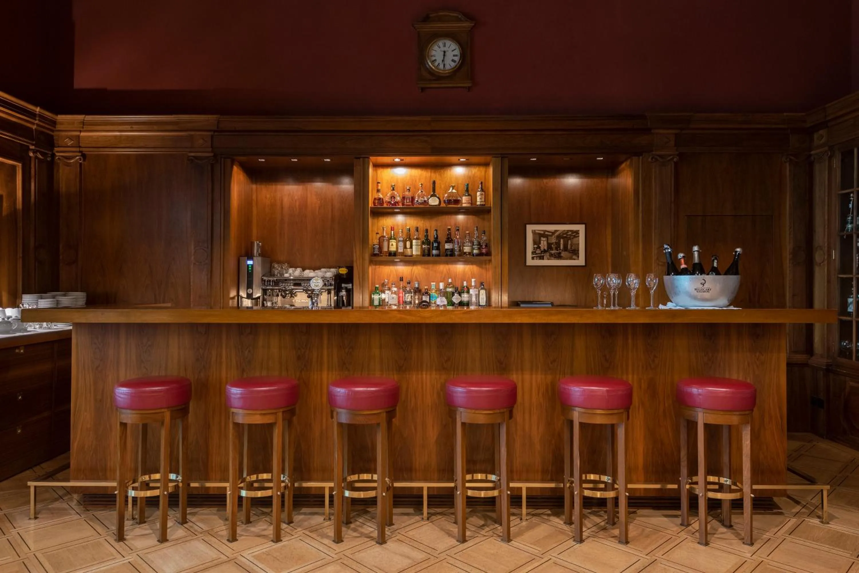 Lounge or bar in Hotel Waldhaus Sils