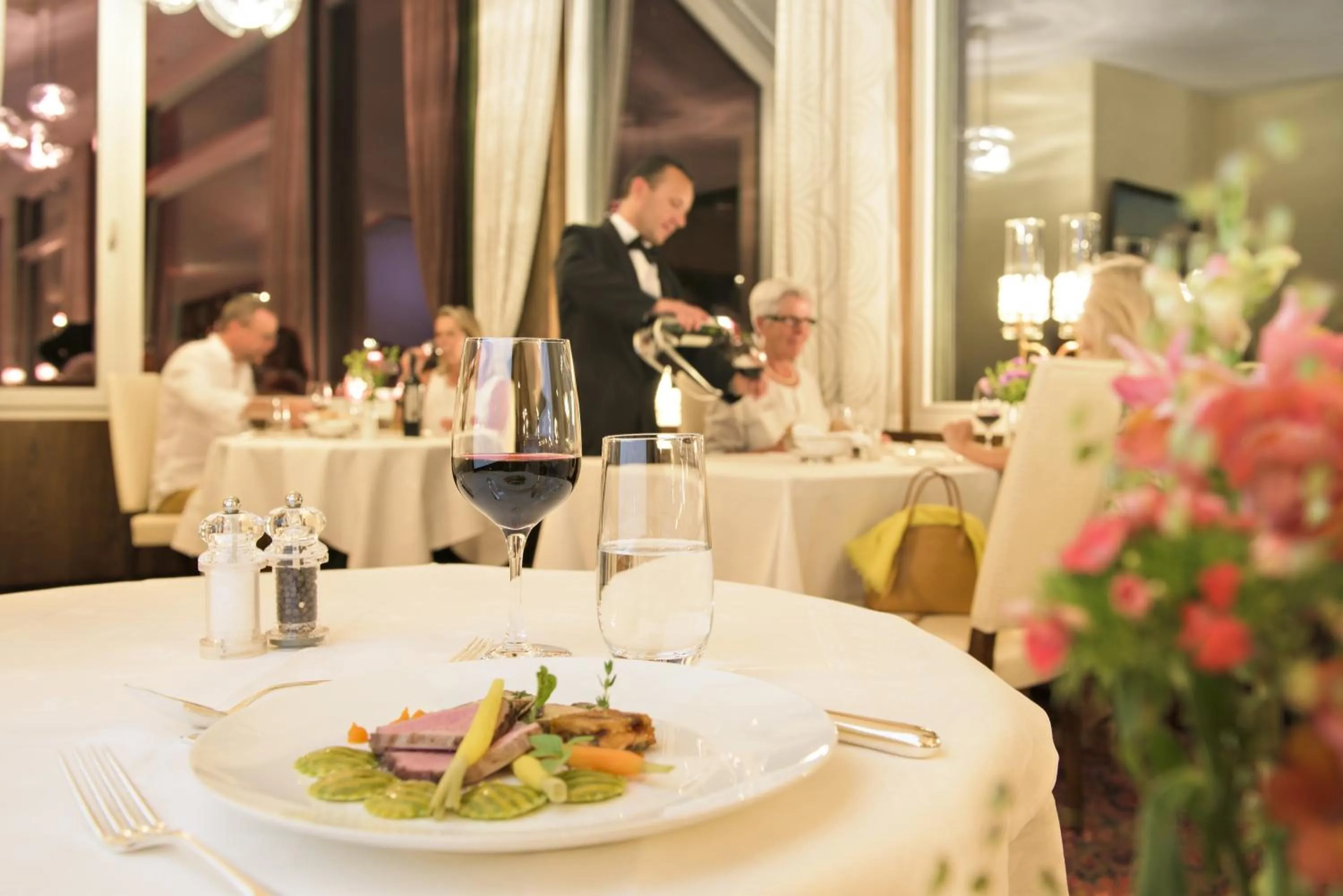 Restaurant/places to eat in Hotel Waldhaus Sils