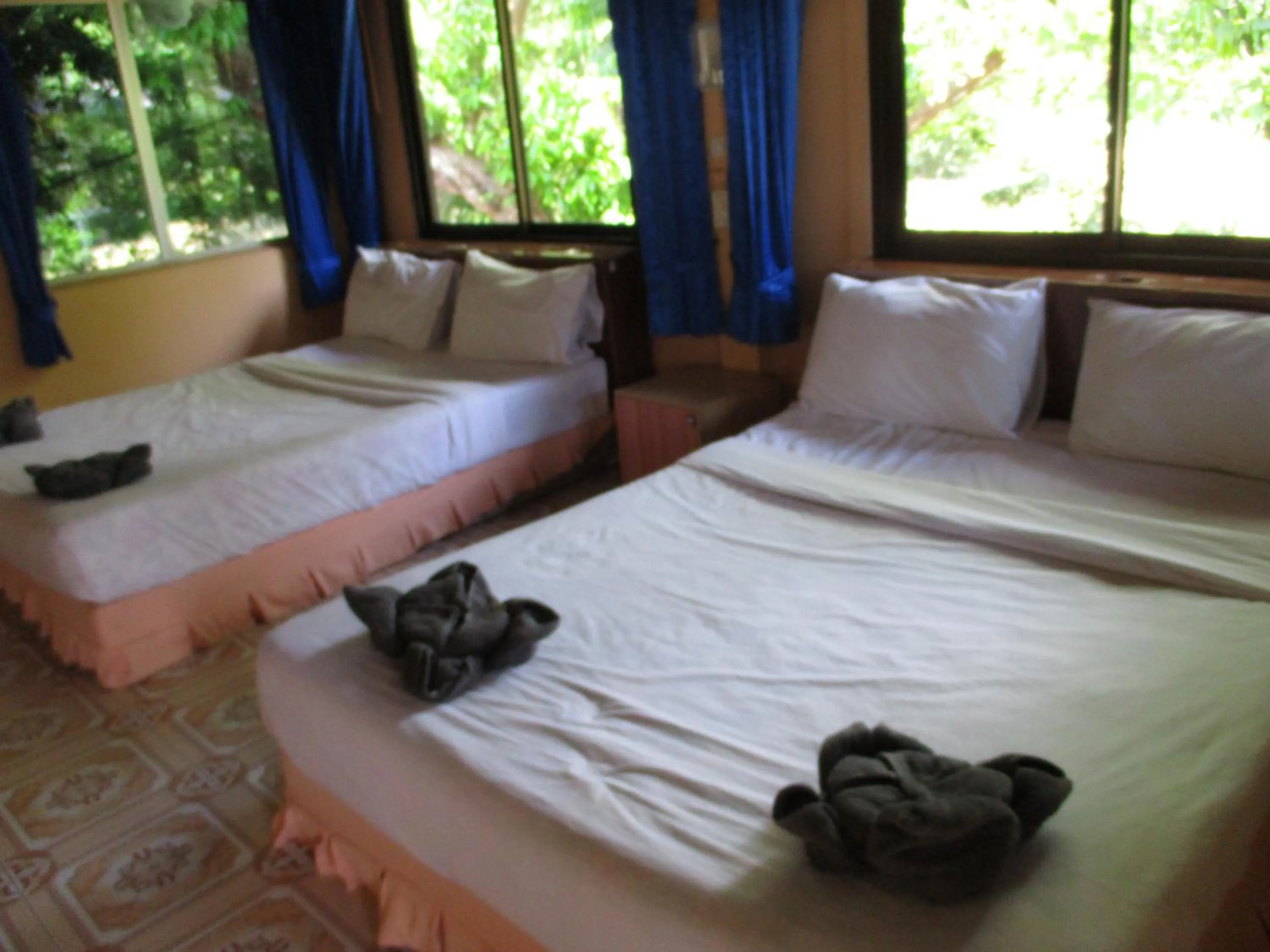 Restaurant/places to eat, Bed in Khaosok Island Resort