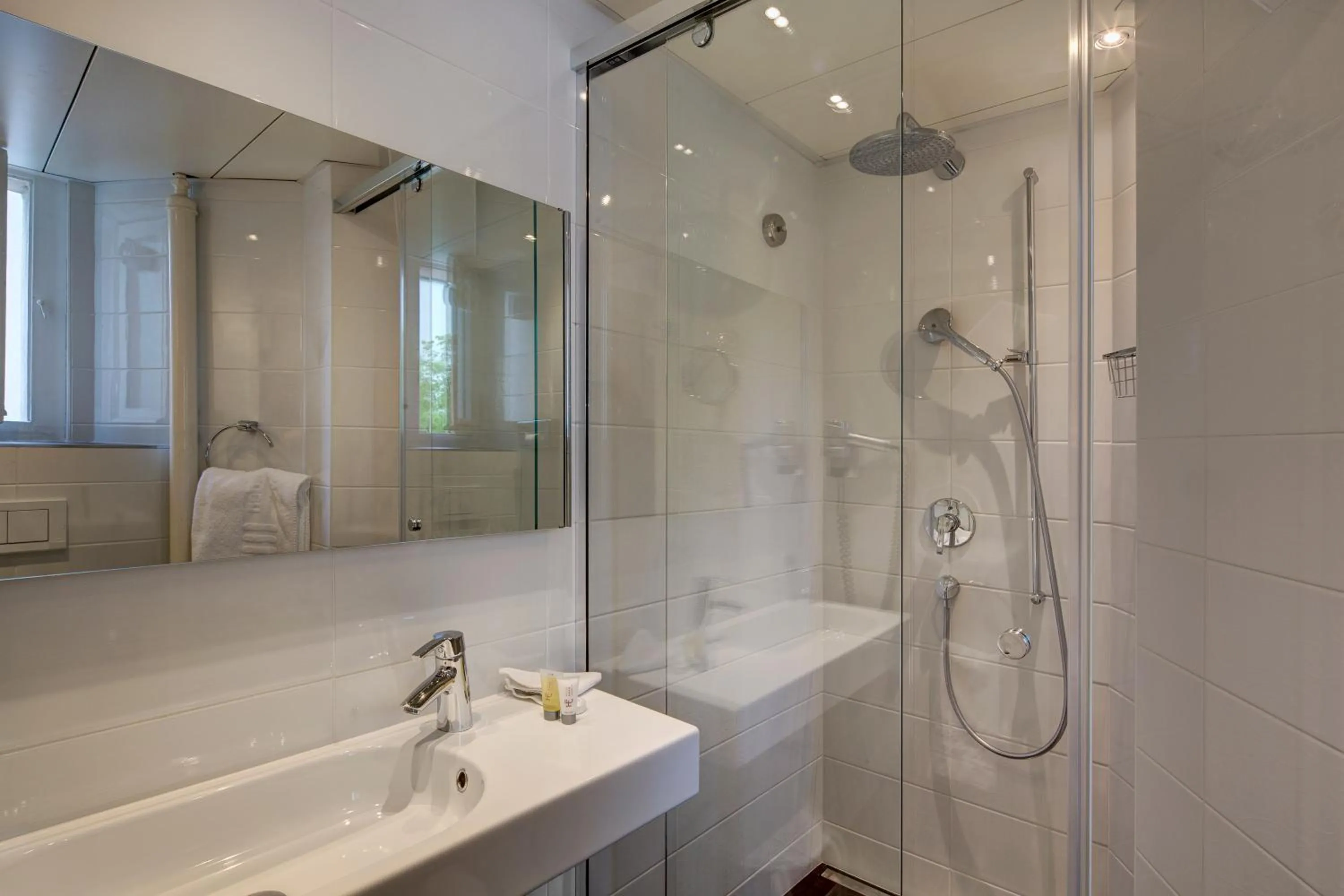 Shower in Hotel Eden