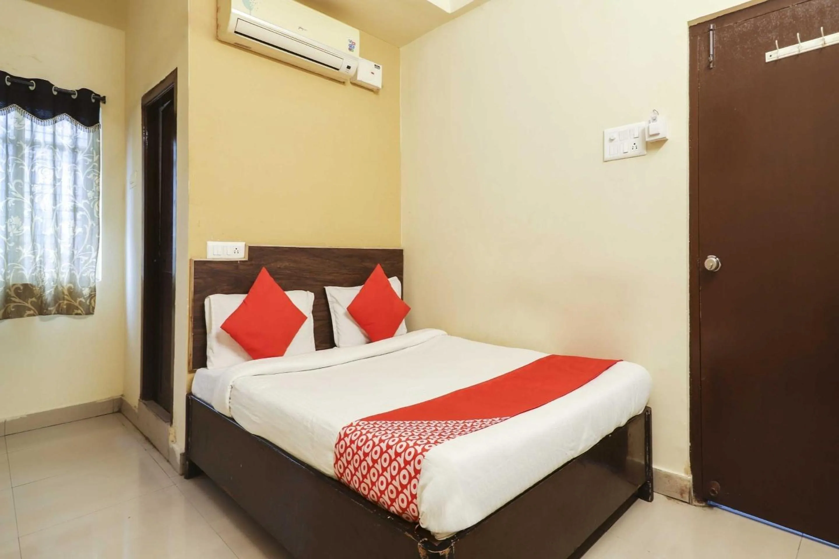 Bedroom in Hotel O Sai Pariwar