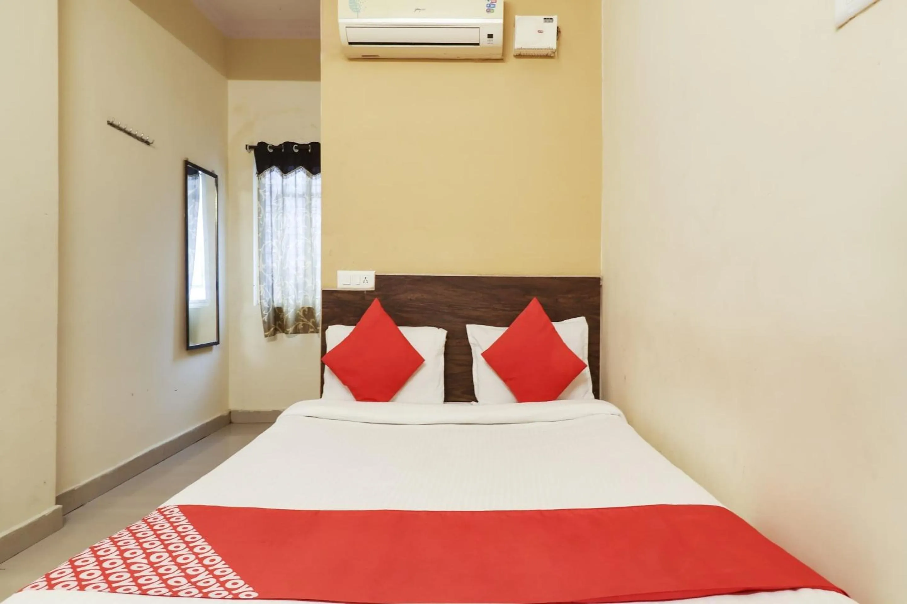 Bedroom in Hotel O Sai Pariwar