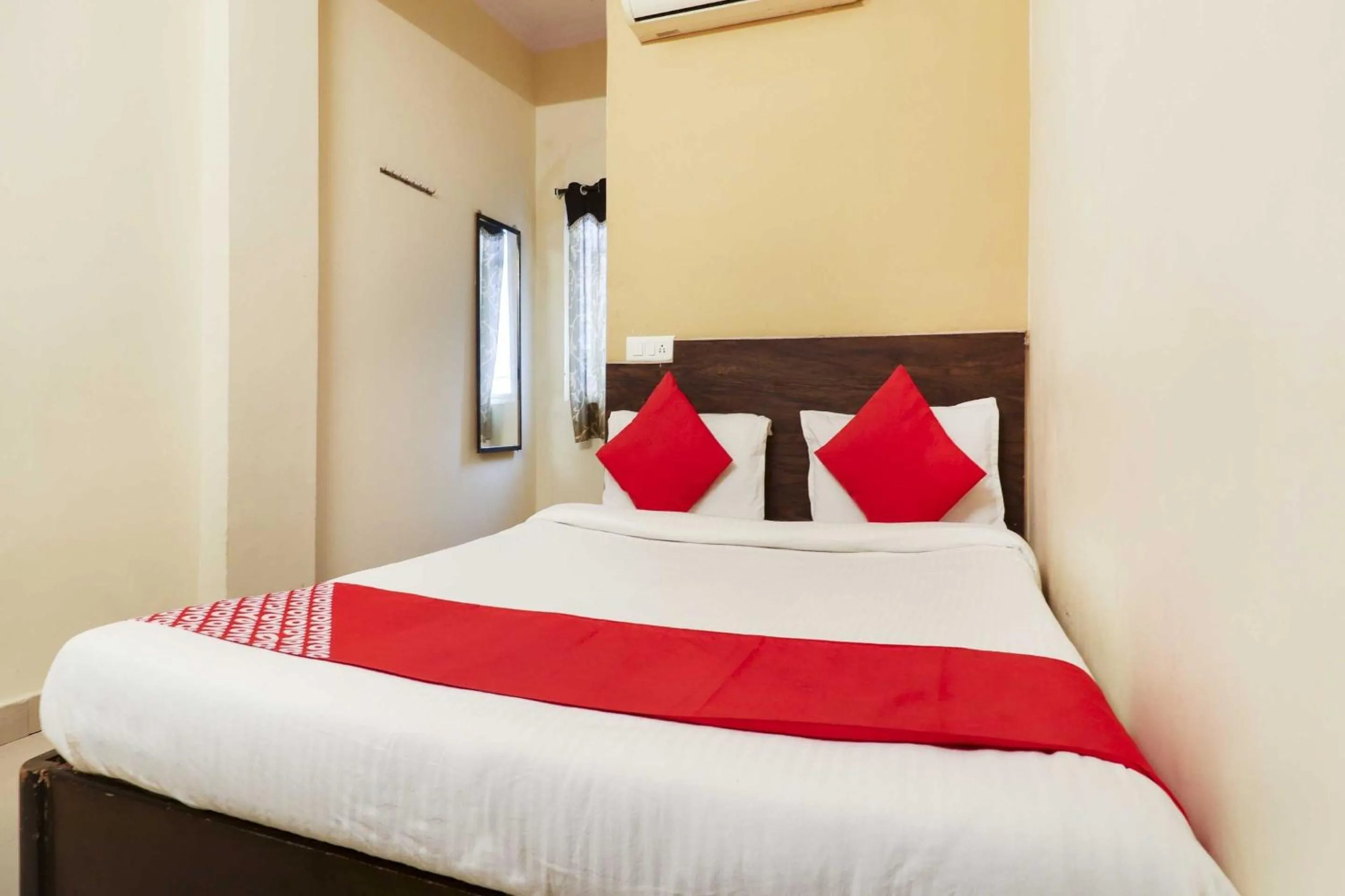 Bedroom in Hotel O Sai Pariwar