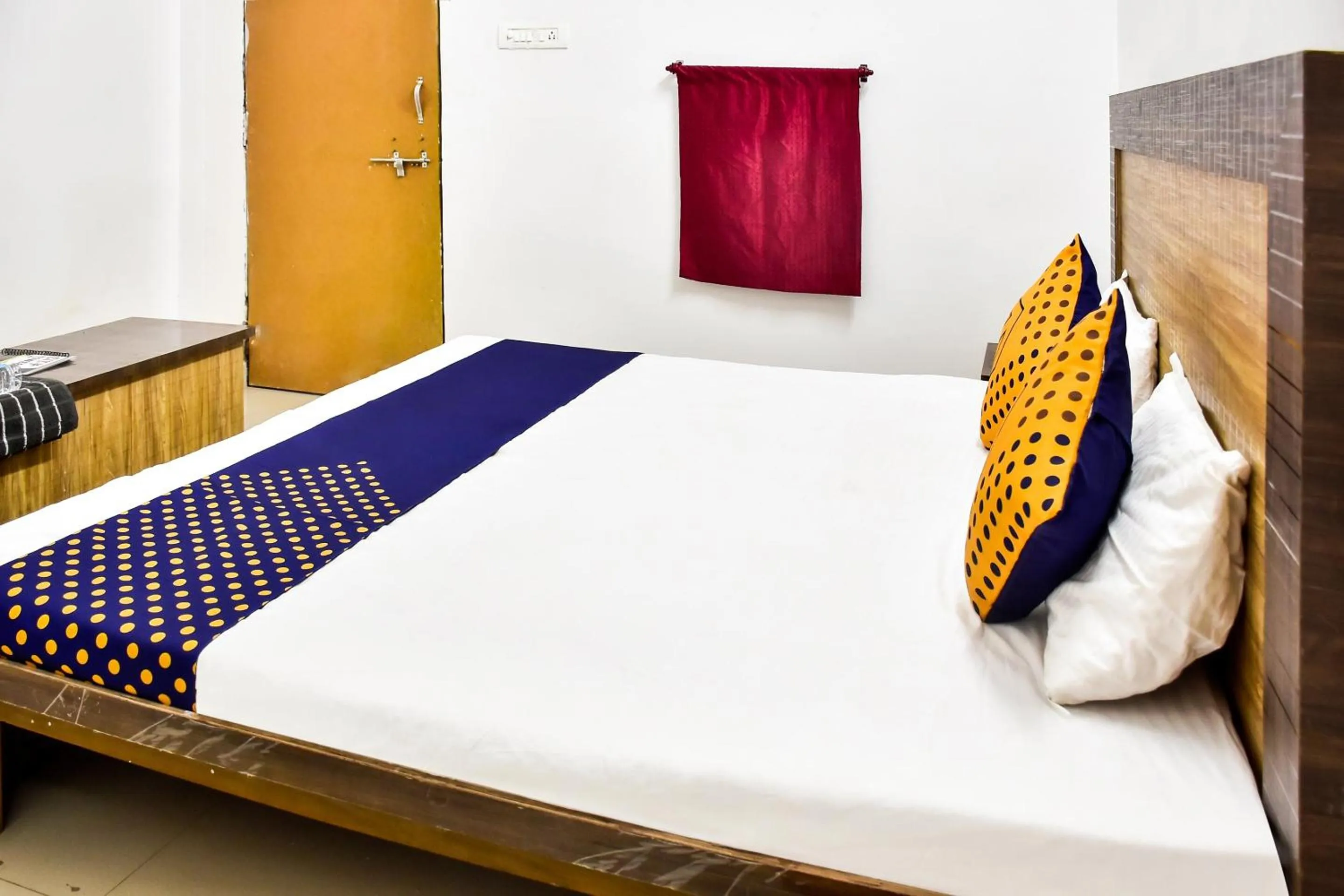 Facade/entrance, Bed in SPOT ON City Tower Inn