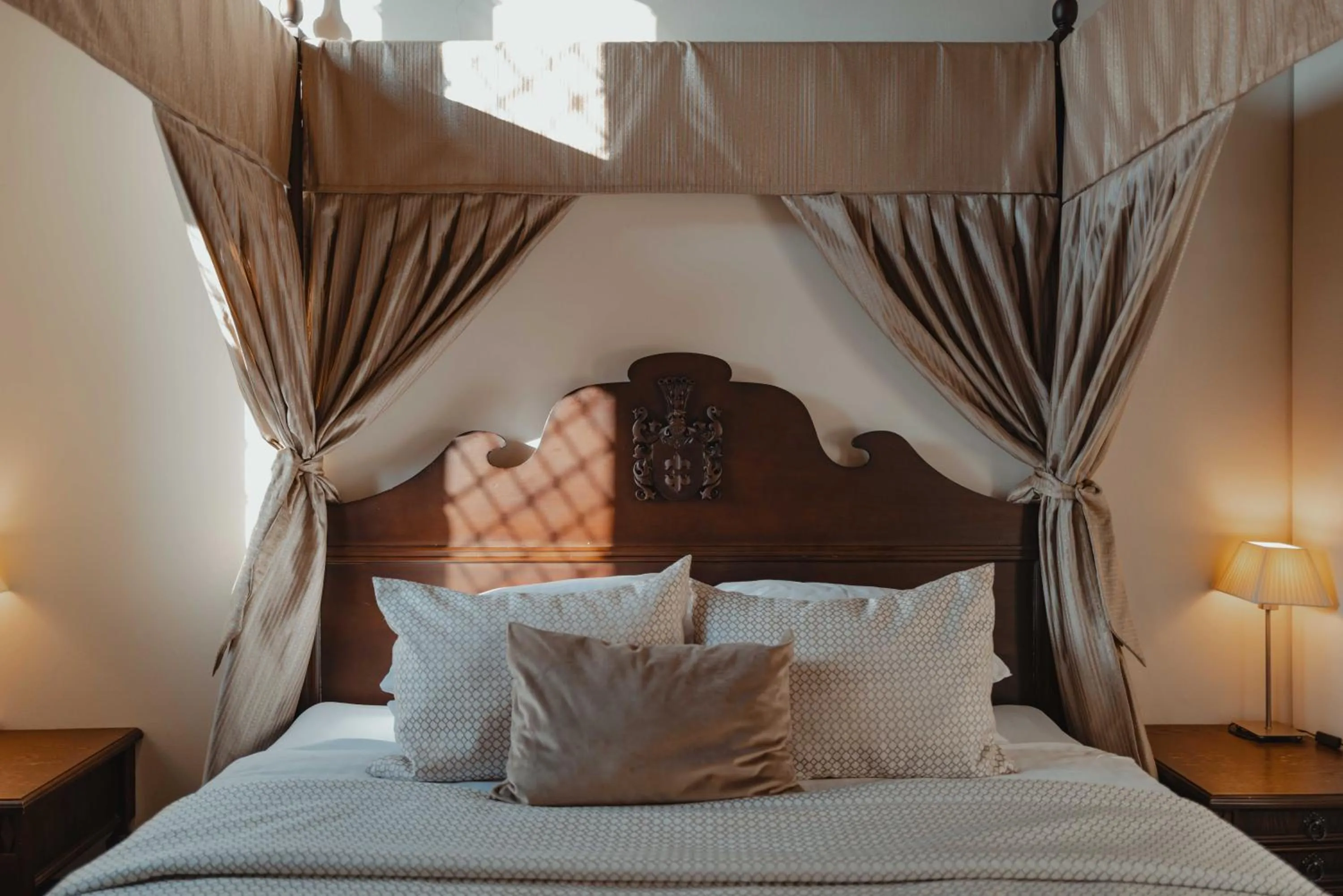 Bed in Monte Pacis Hotel In Pažaislis - Pets travel for FREE in February