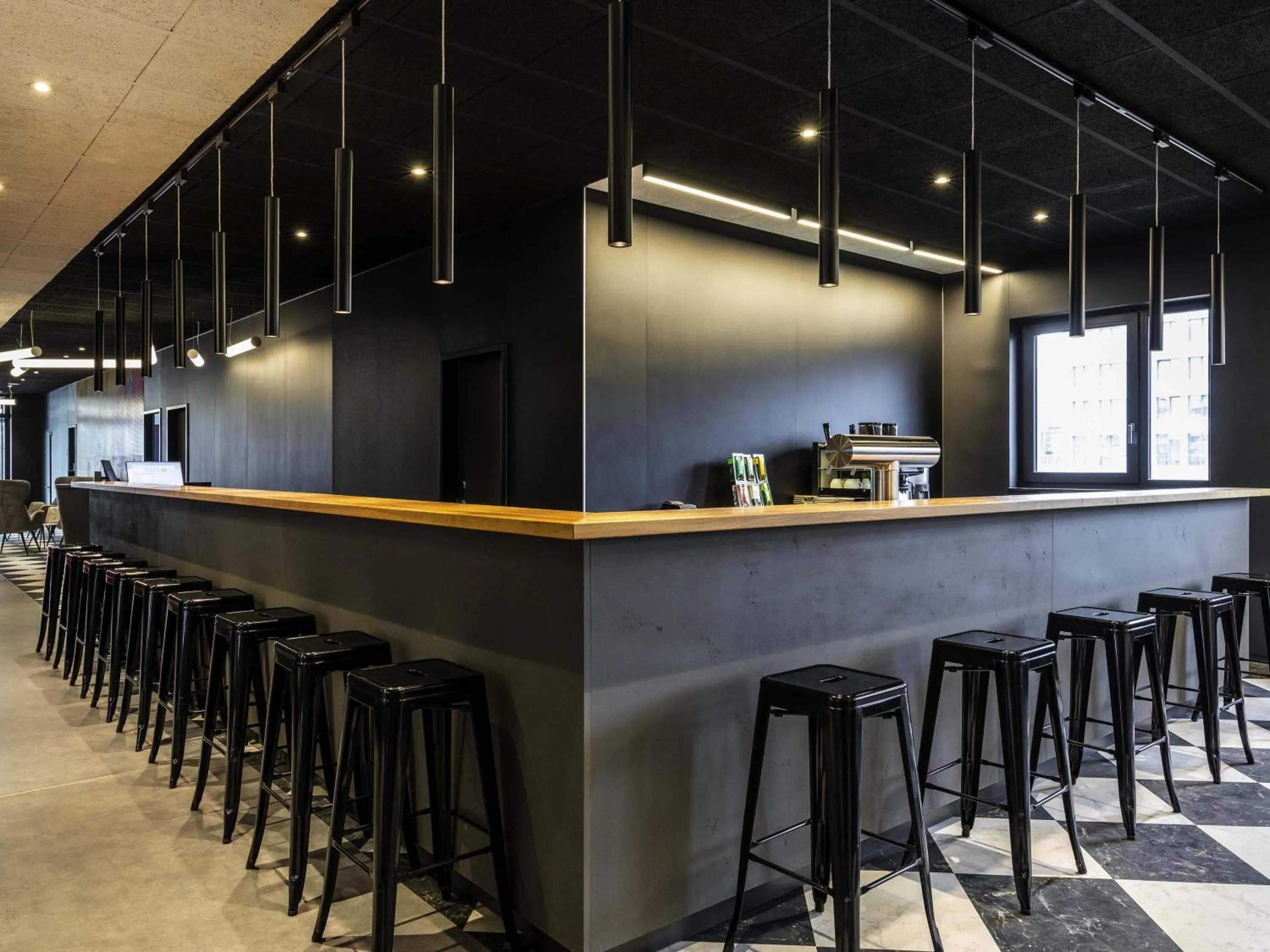 Lounge or bar in ibis Duesseldorf Airport