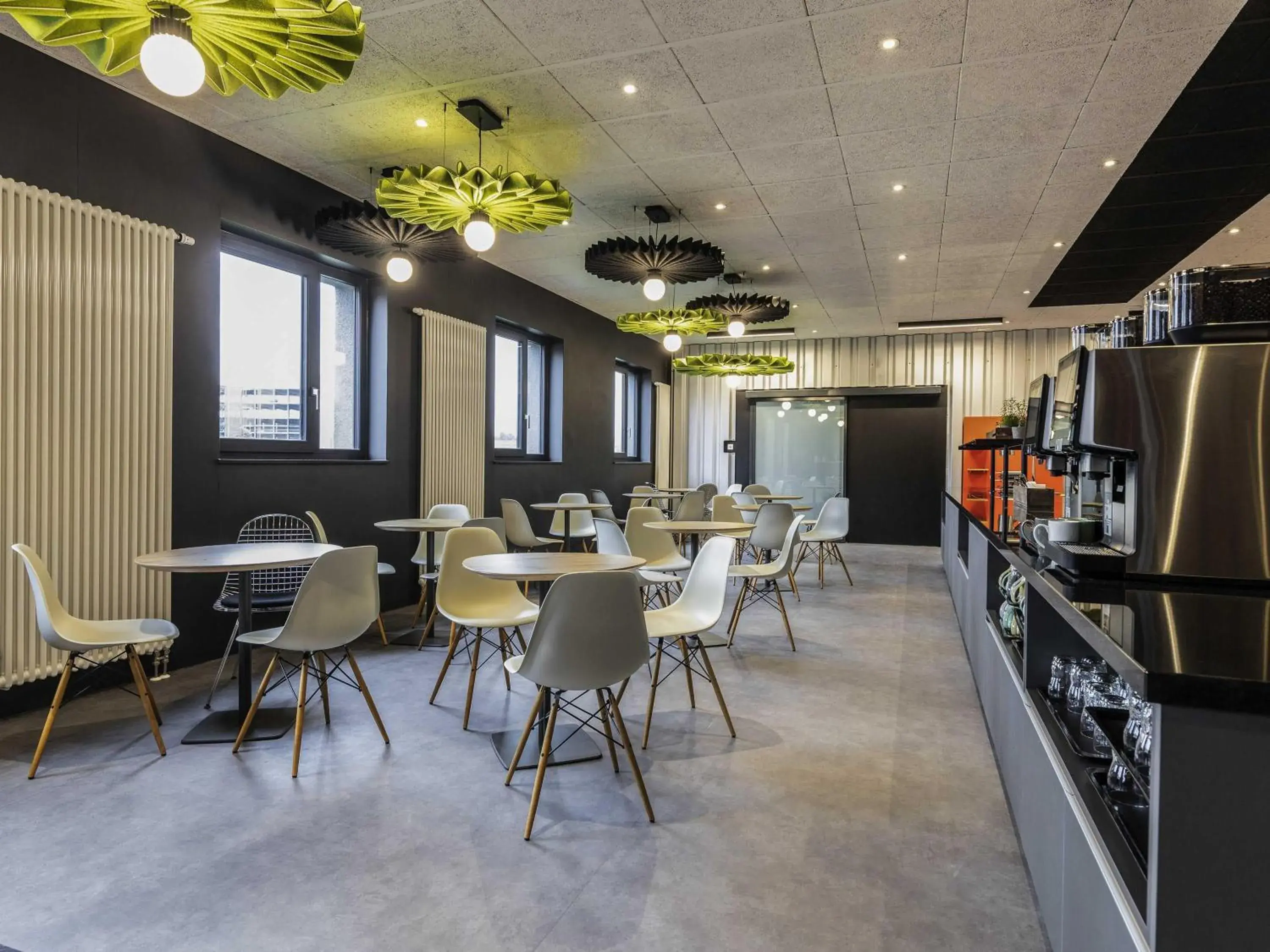 Restaurant/places to eat in ibis Duesseldorf Airport Restaurant/places to eat in ibis Duesseldorf Airport