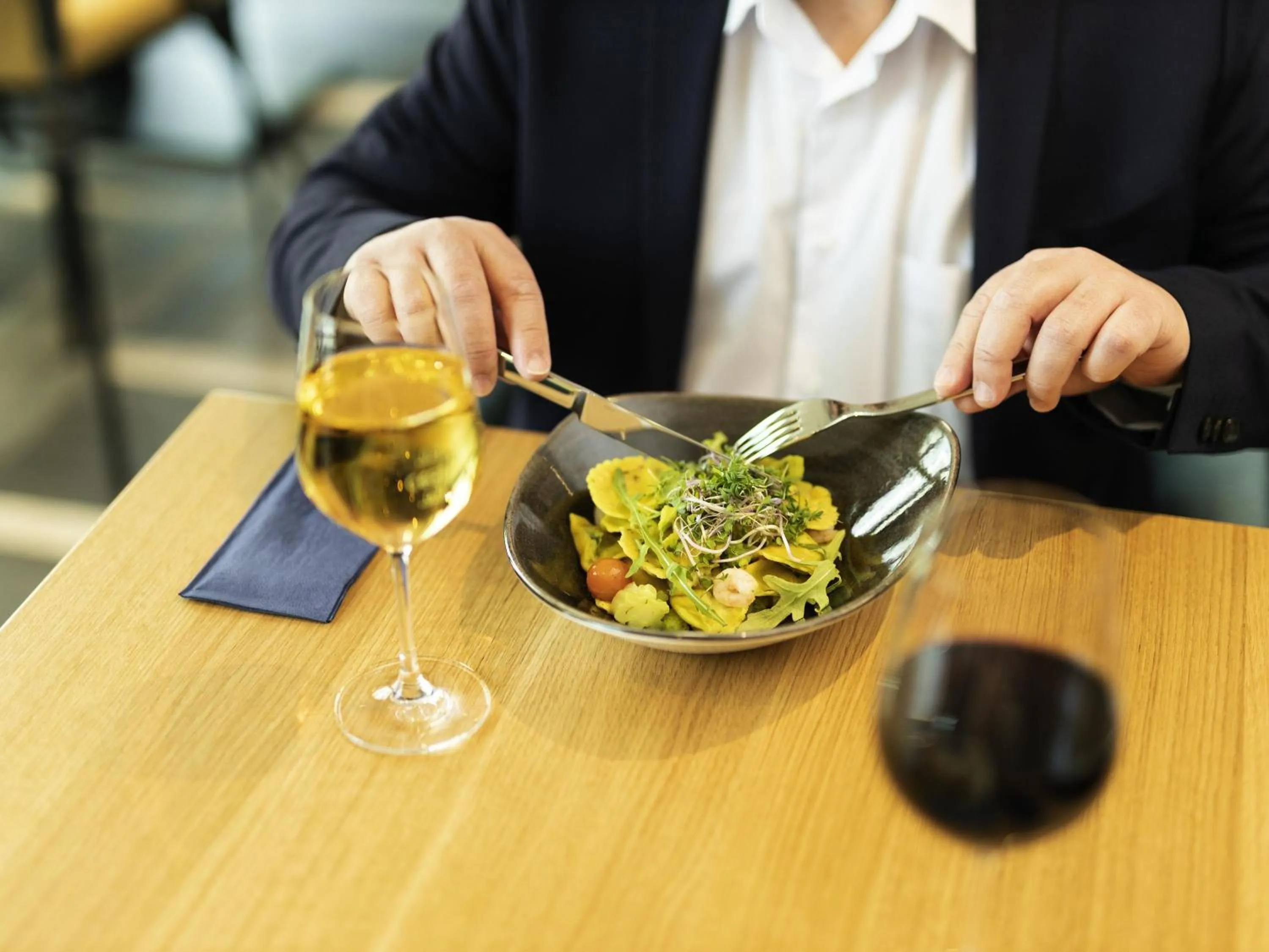 Restaurant/places to eat in Novotel Duesseldorf Airport