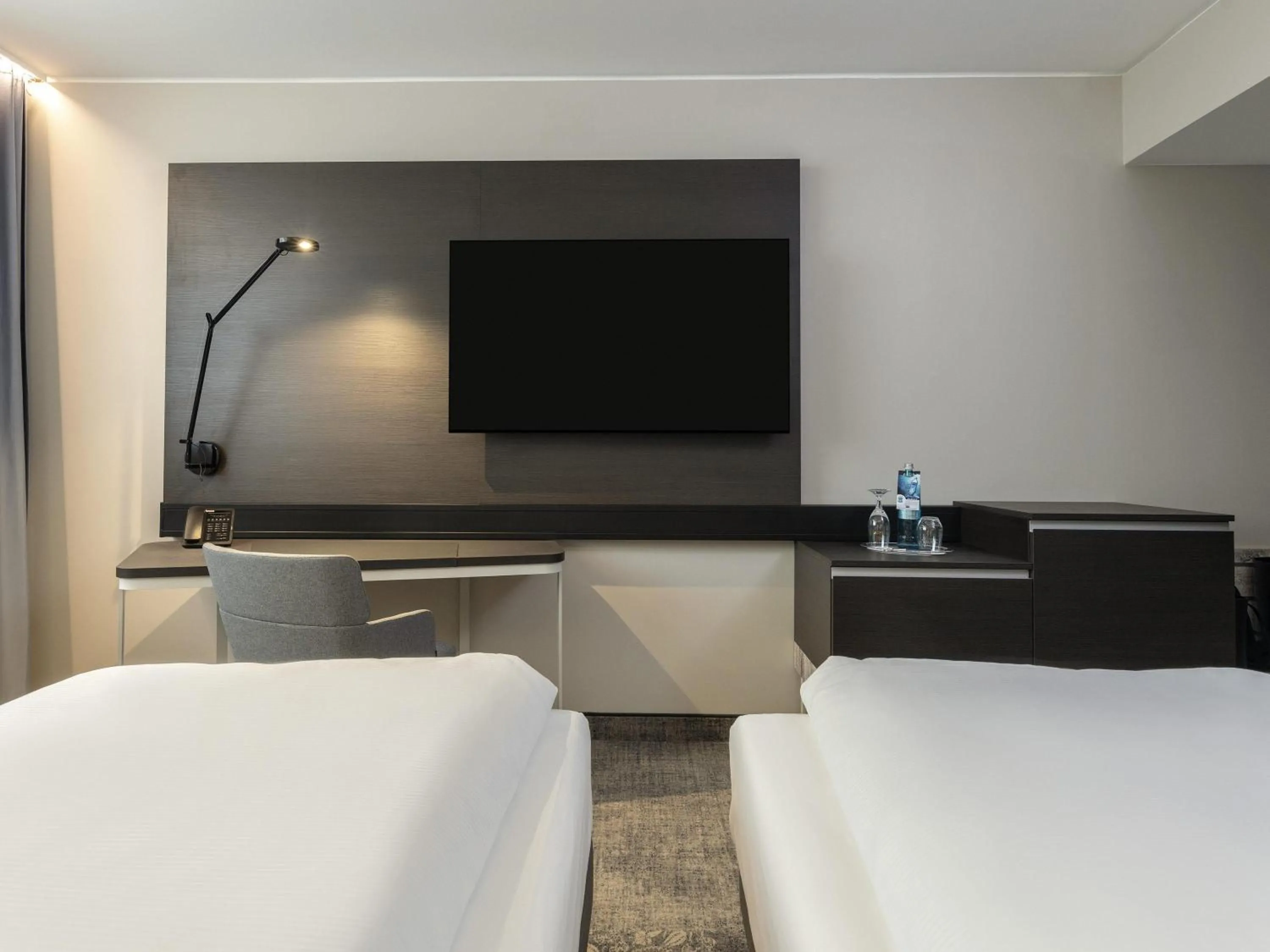 Bedroom, Bed in Novotel Duesseldorf Airport