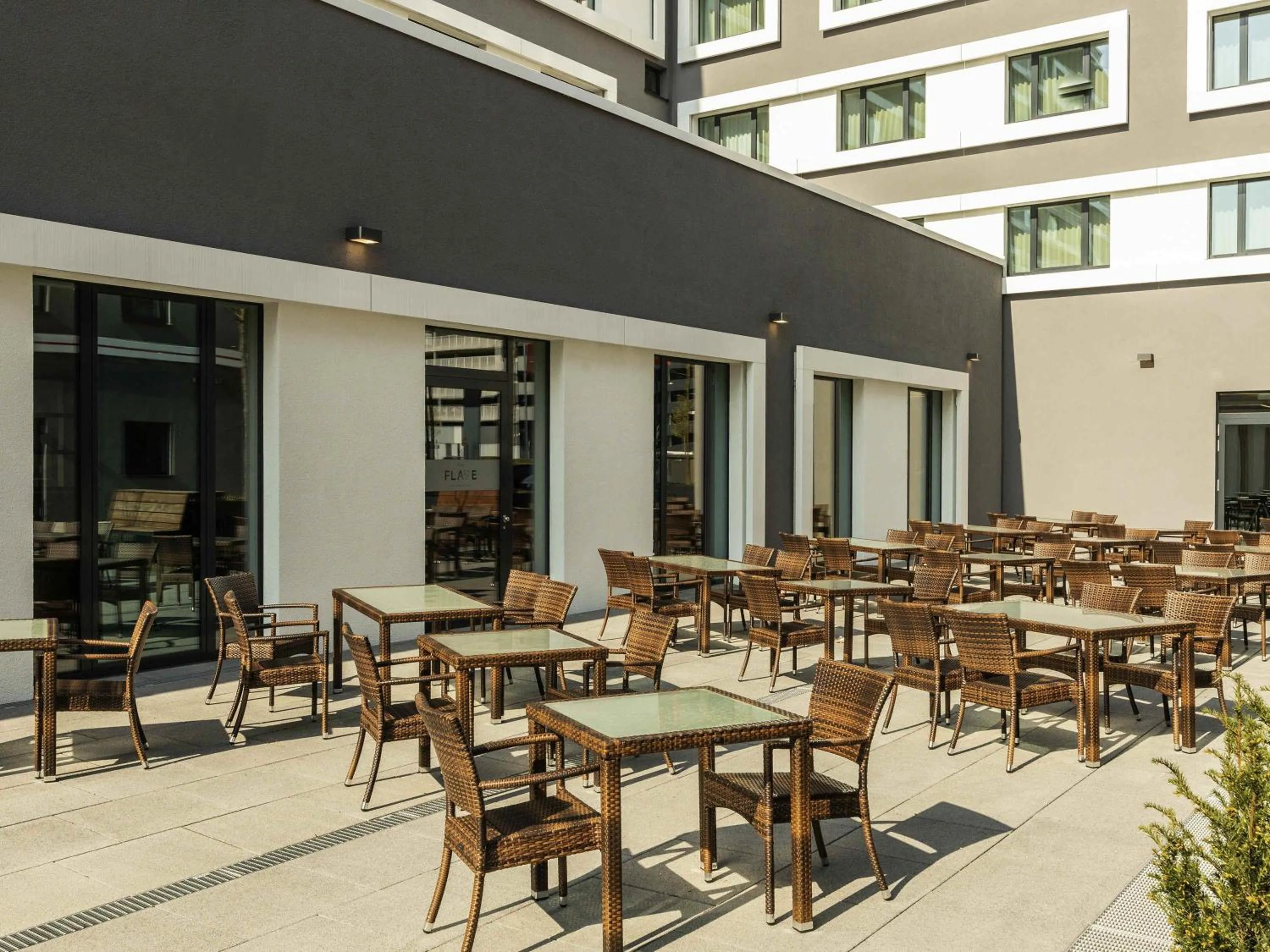 Restaurant/places to eat in Novotel Duesseldorf Airport