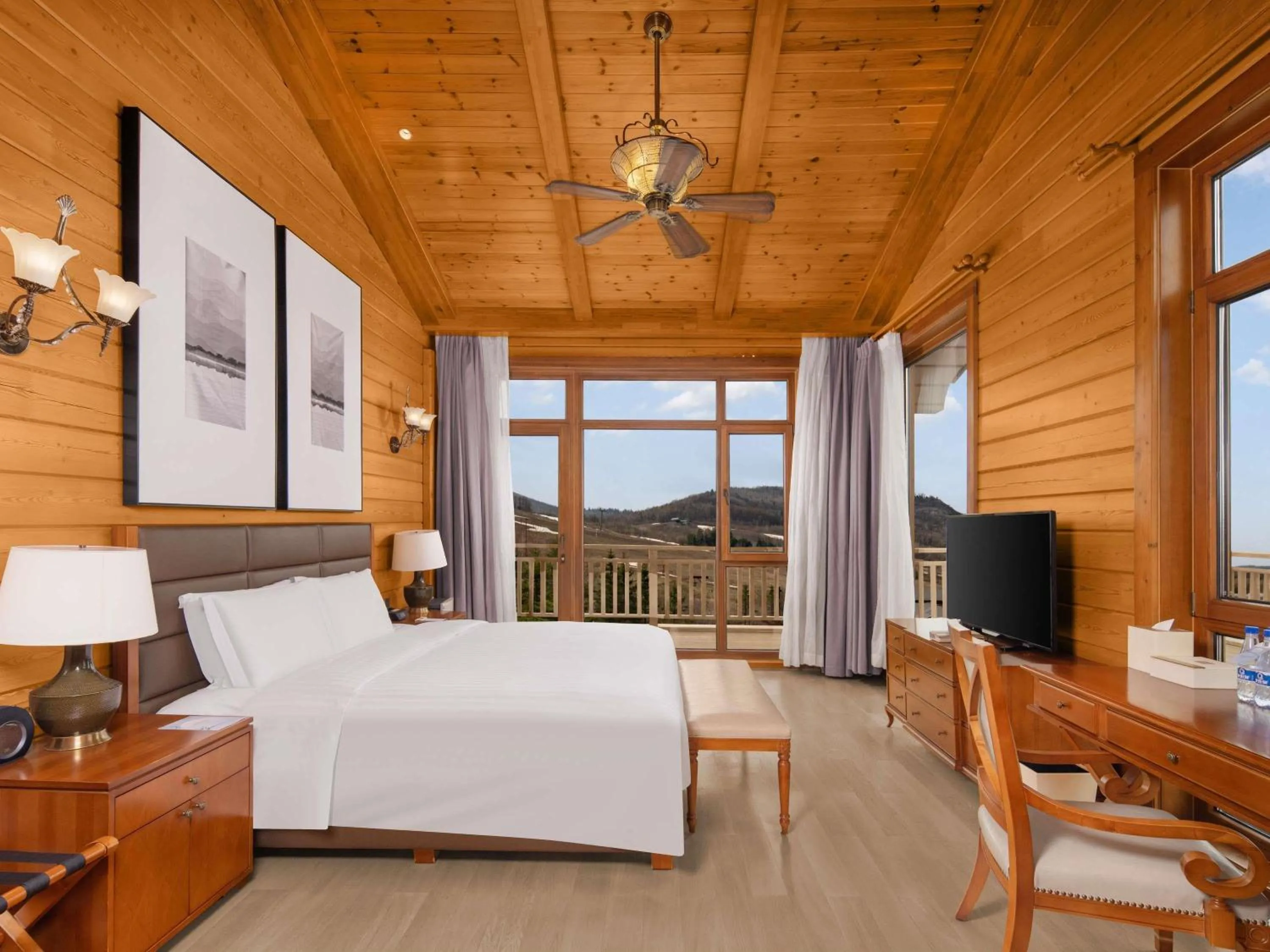 Photo of the whole room, Bed in Swissôtel Resort Changbaishan