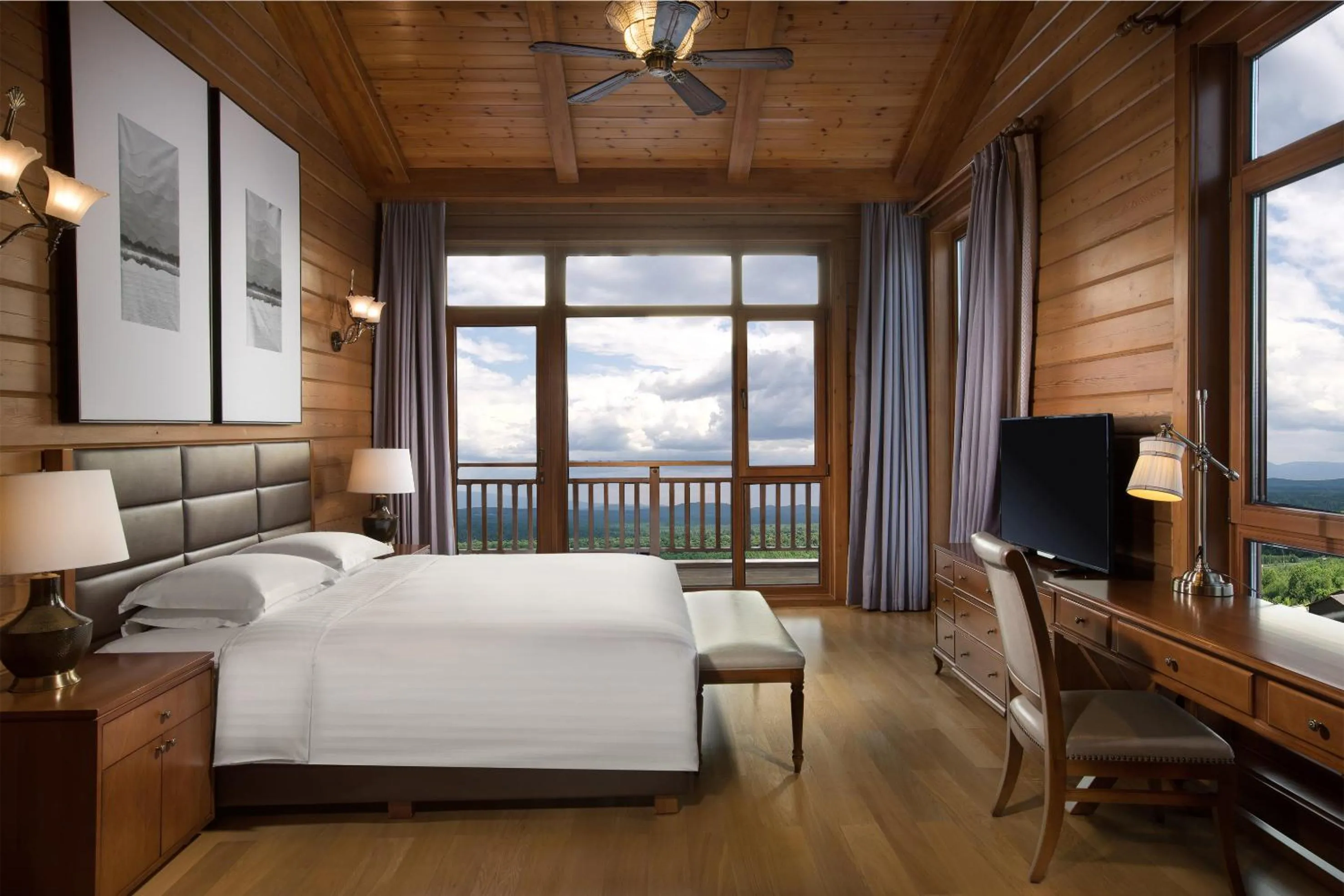 Bed in Swissôtel Resort Changbaishan