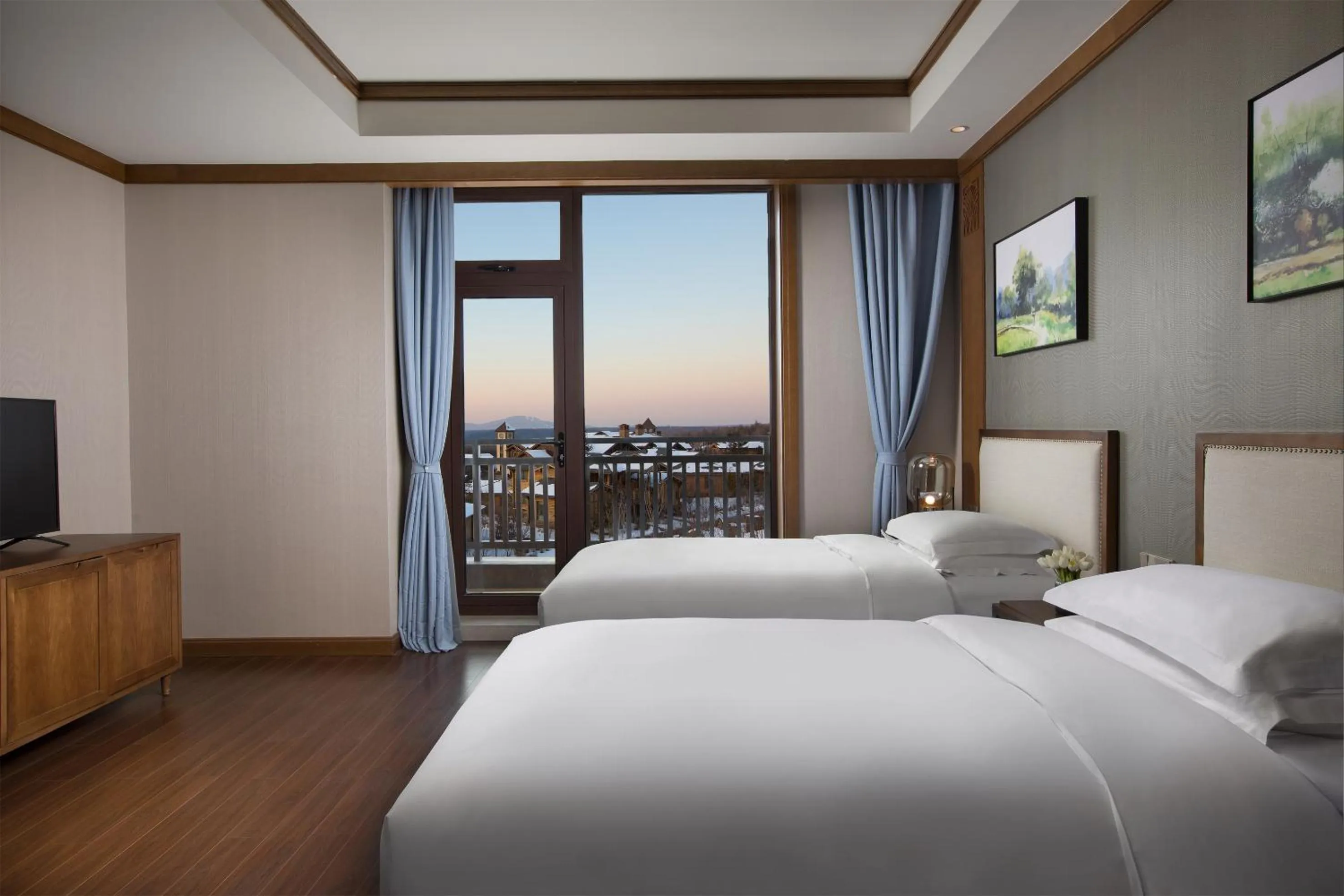 Communal lounge/ TV room, Bed in Swissôtel Resort Changbaishan