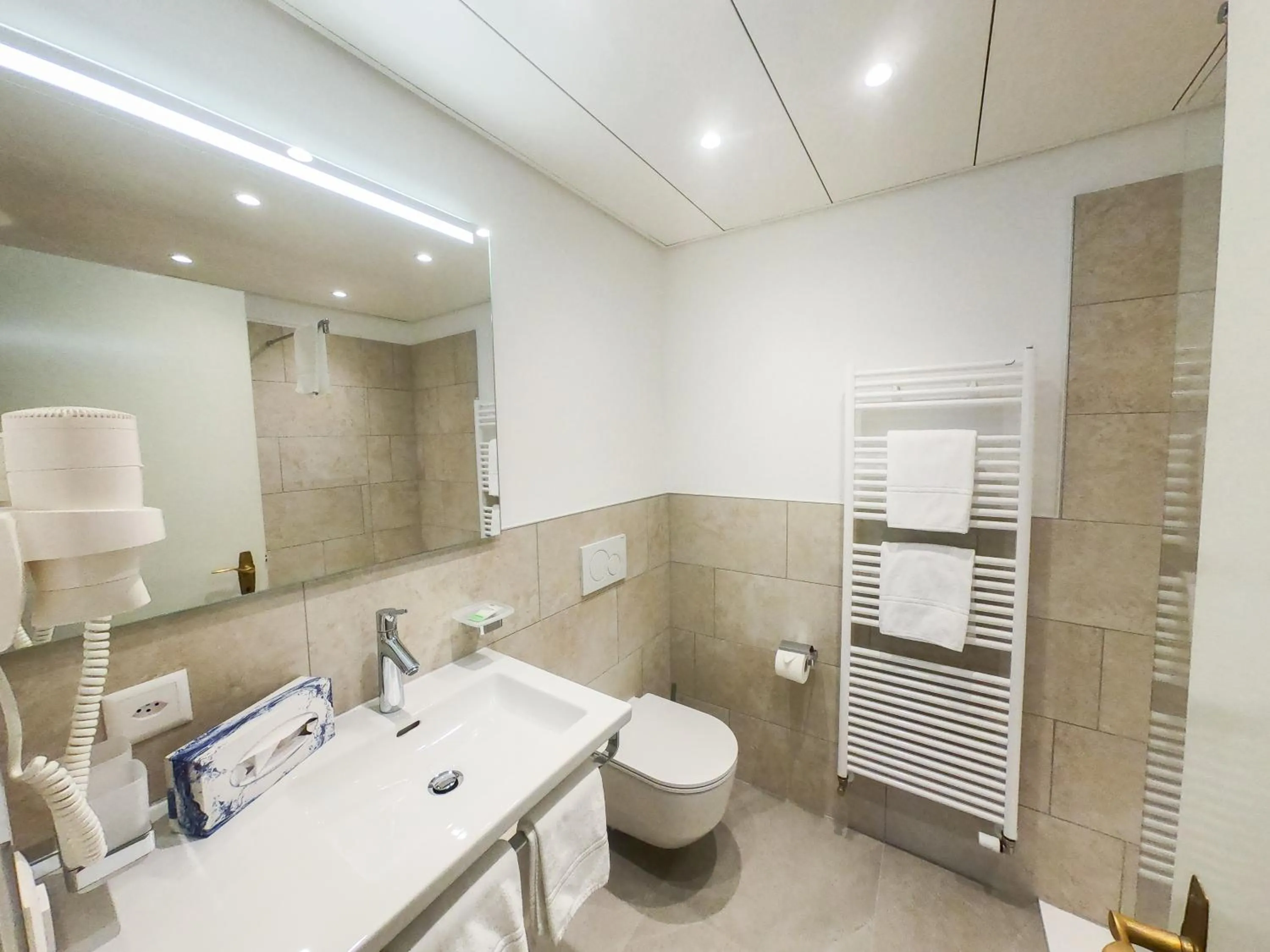 Bathroom in Hotel La Perla