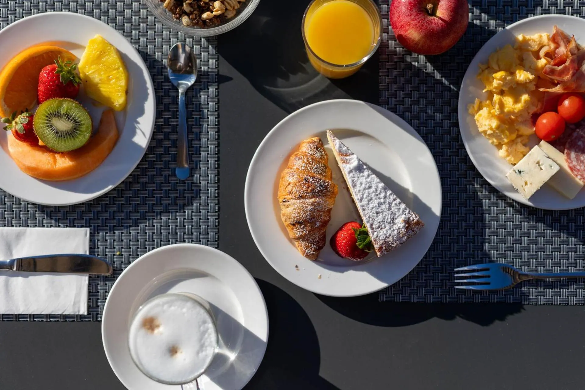 Breakfast in Hotel La Perla