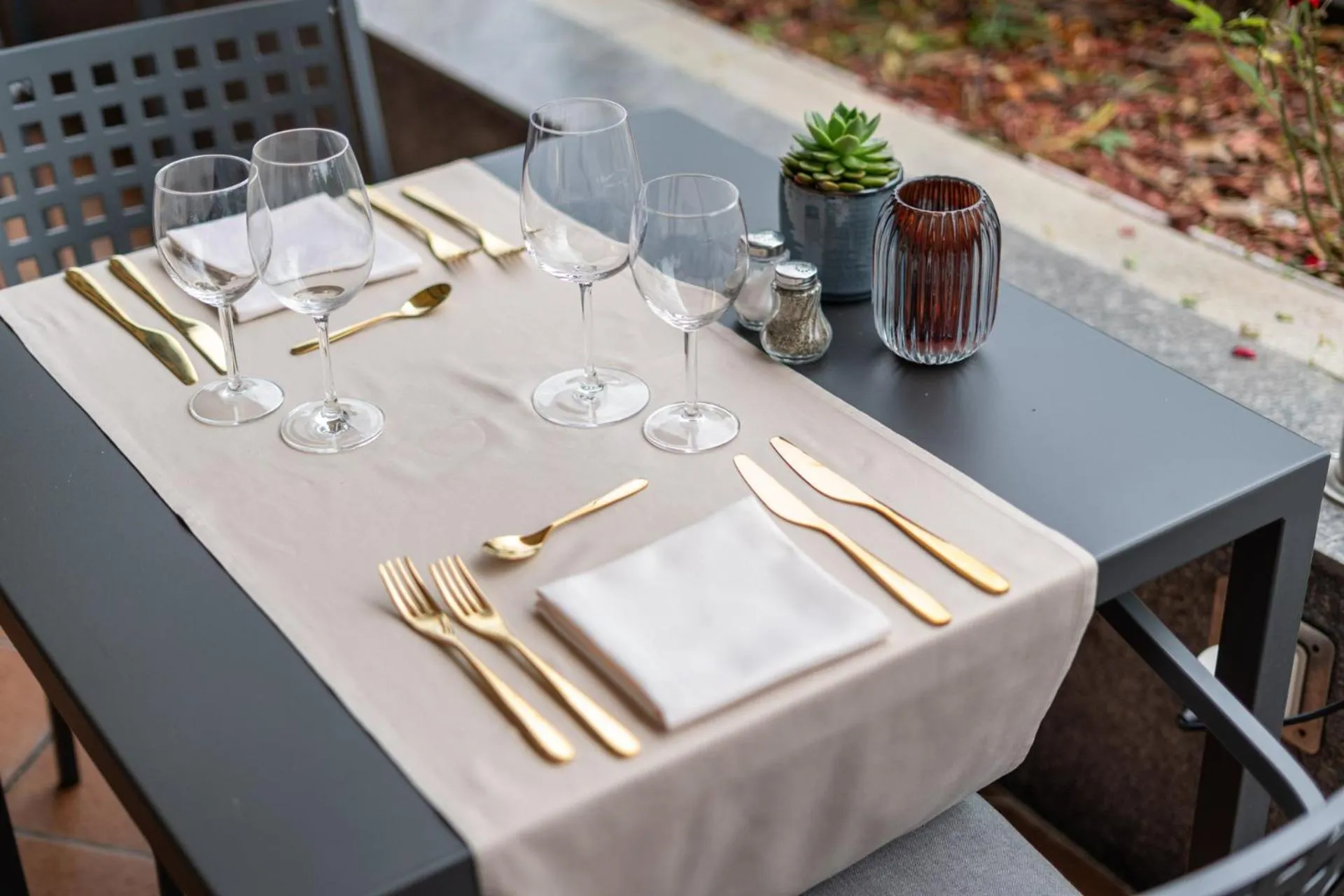 Dining area in Hotel La Perla