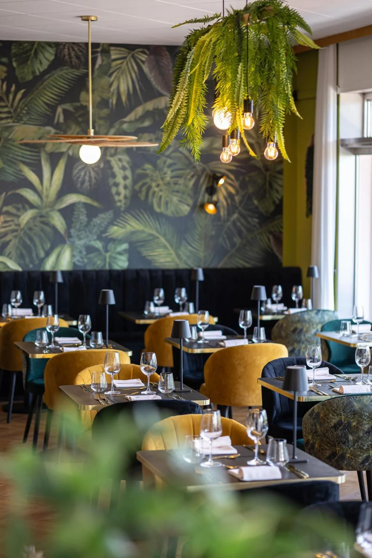 Restaurant/places to eat in Hotel La Perla