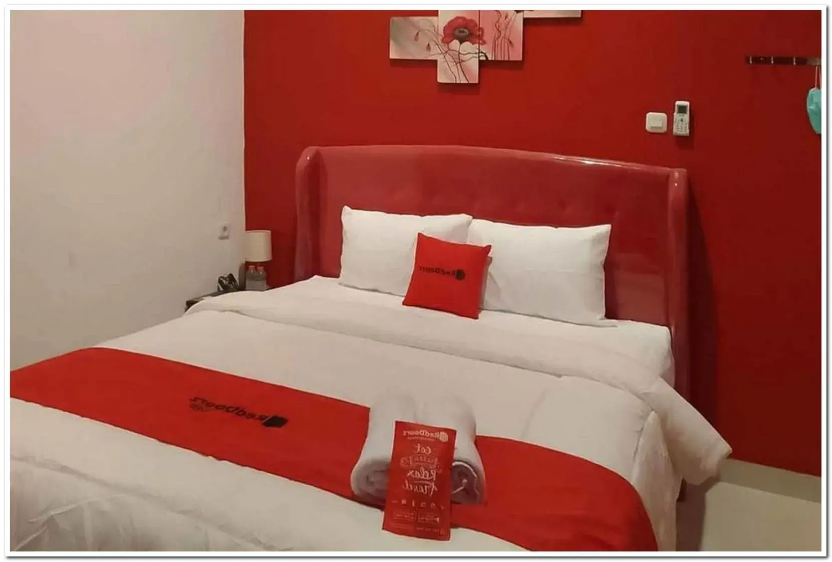Bedroom, Bed in RedDoorz @ Sindangbarang Bogor Bedroom, Bed in RedDoorz @ Sindangbarang Bogor