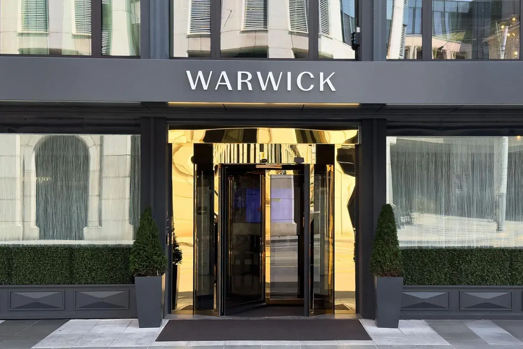Facade/entrance in Warwick Geneva Facade/entrance in Warwick Geneva