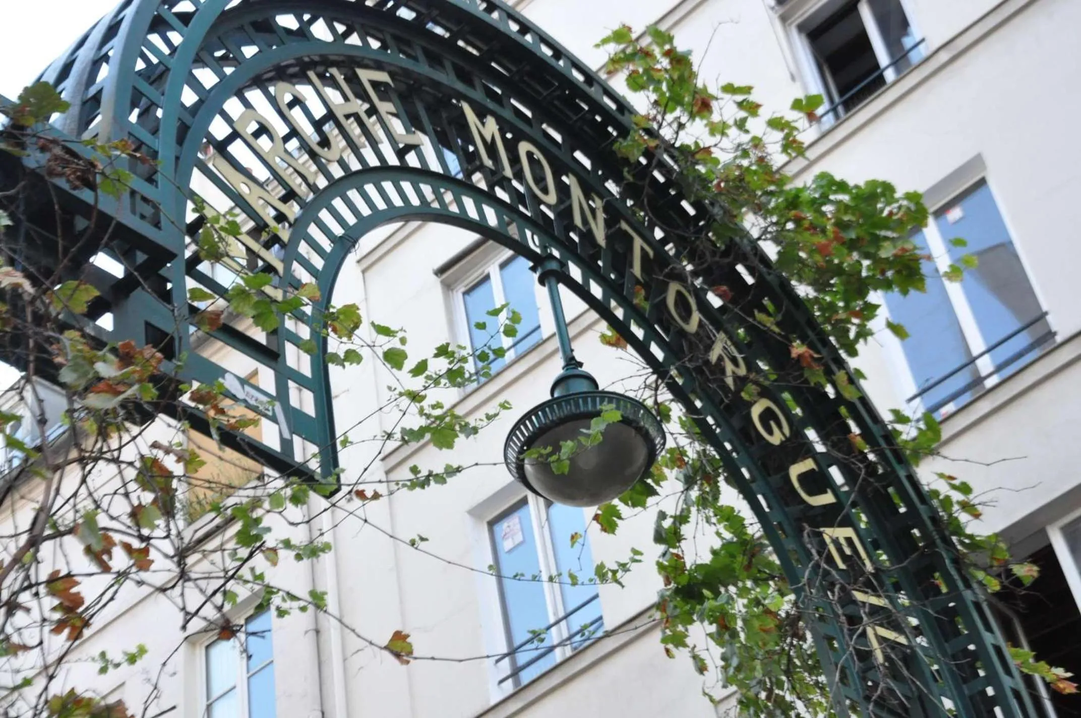 Neighbourhood in New Stunning 4 Bdrs Apt, With AC – Le Marais