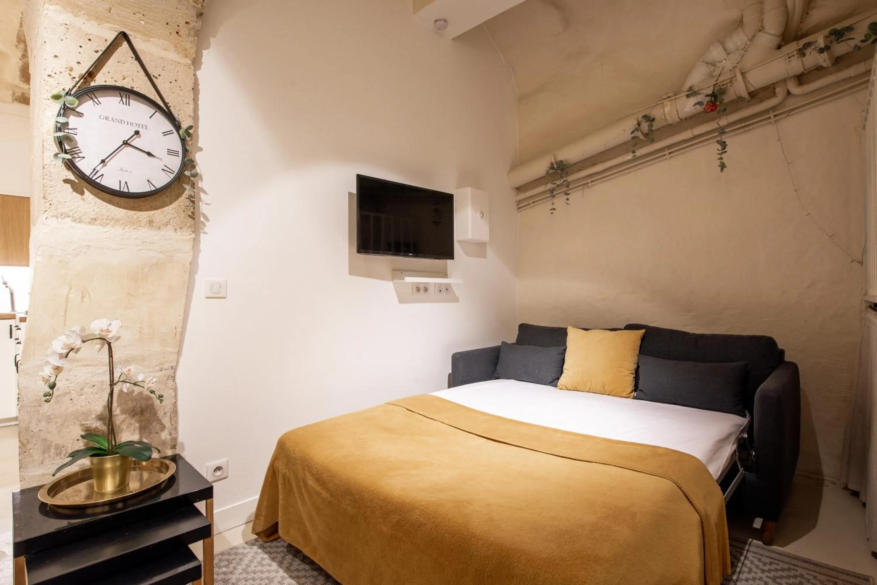 Living room, Bed in New Stunning 4 Bdrs Apt, With AC – Le Marais