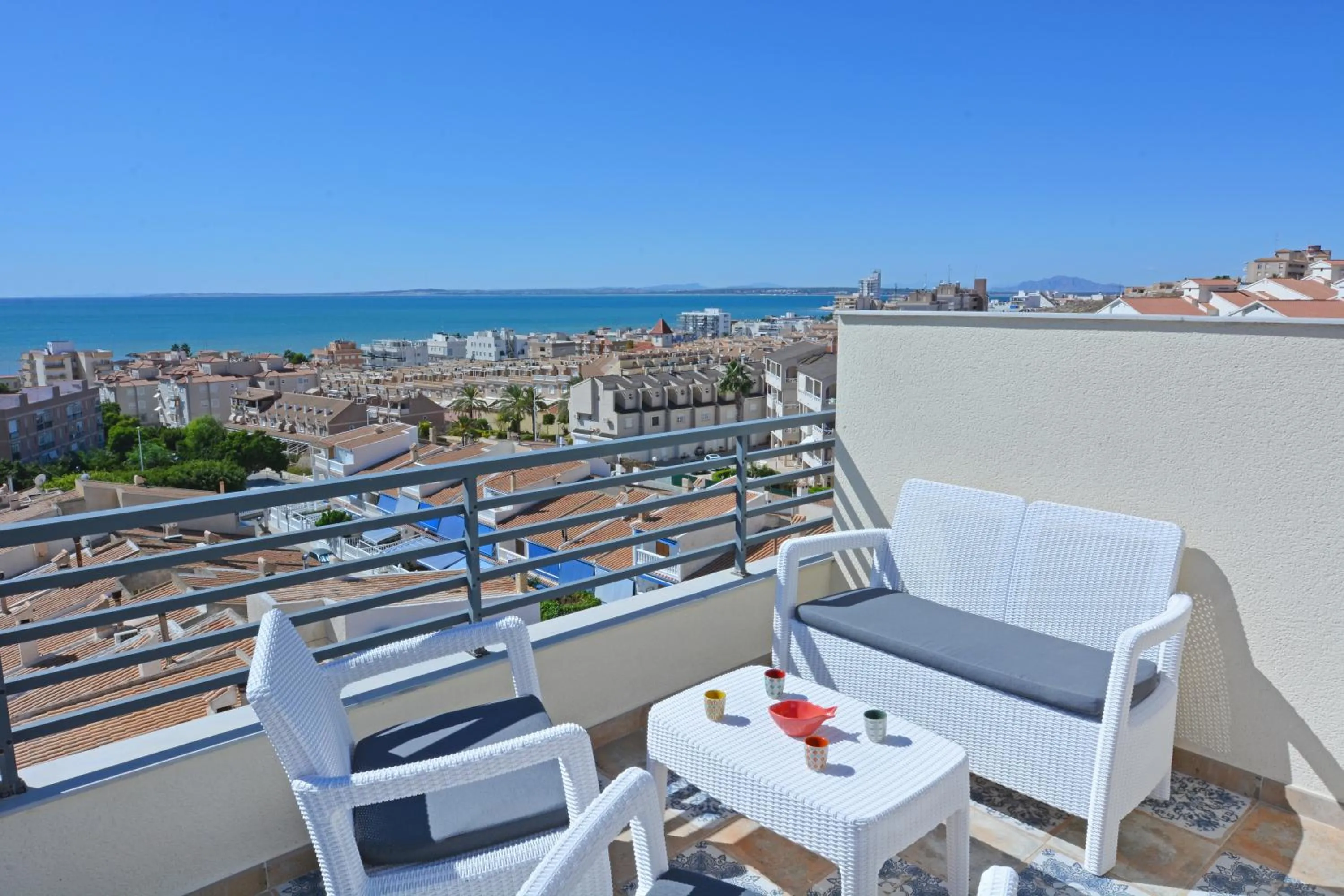 Balcony/Terrace in Penthouse with Panoramic View by NRAS