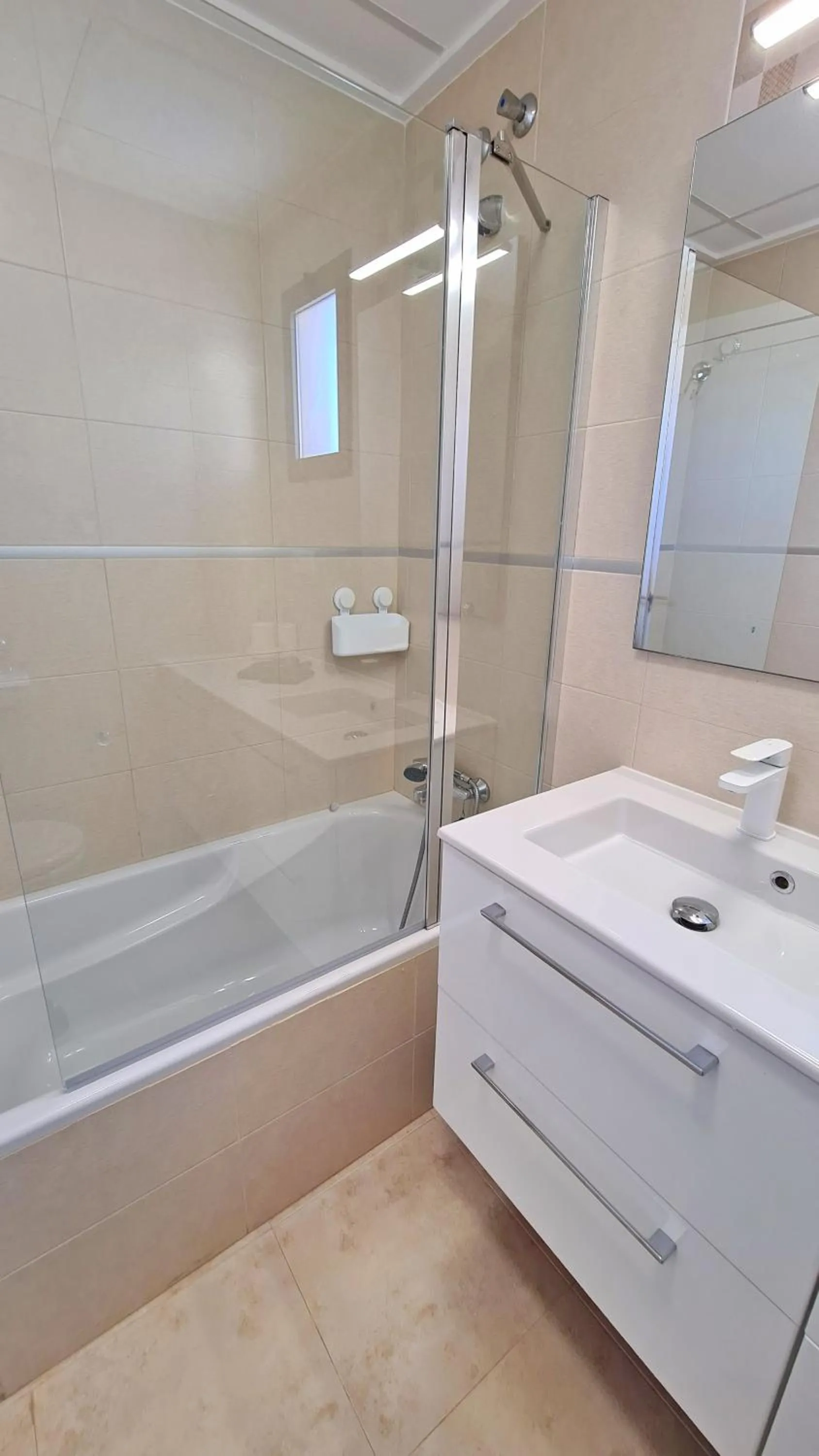 Shower in Penthouse with Panoramic View by NRAS